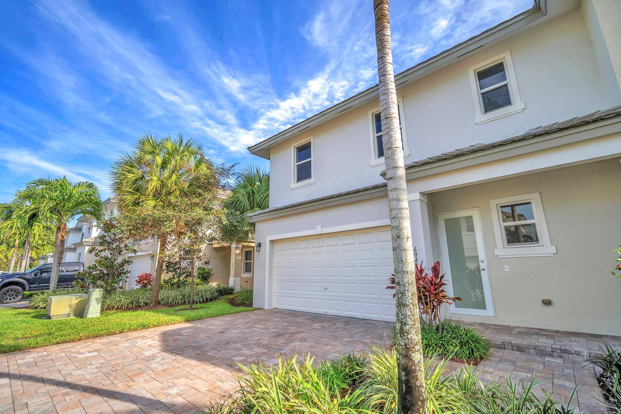 IN THE PINES - Residential Lease