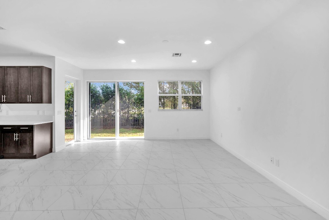 IN THE PINES - Residential Lease