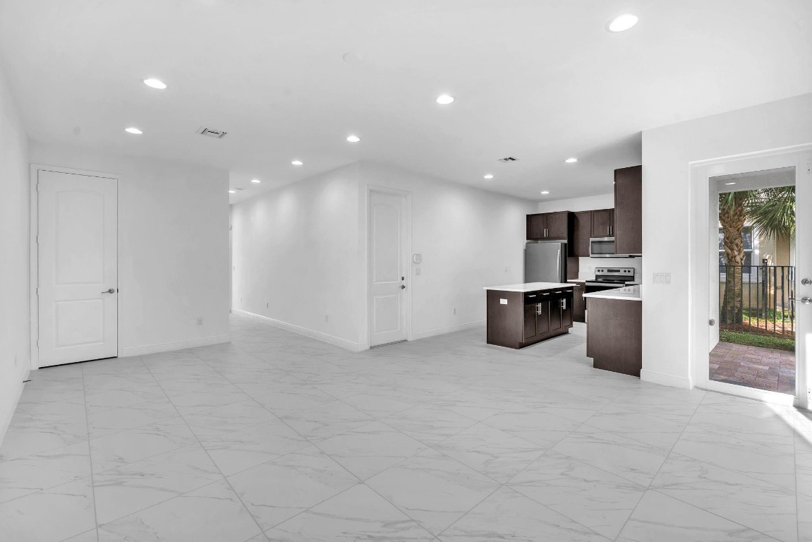 IN THE PINES - Residential Lease