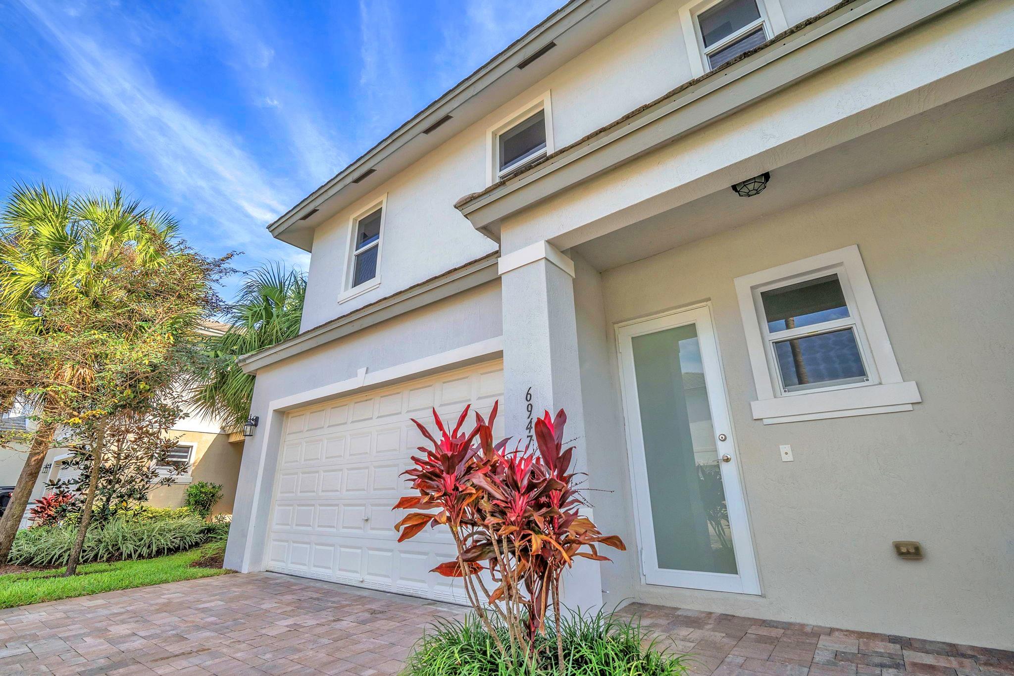 IN THE PINES - Residential Lease