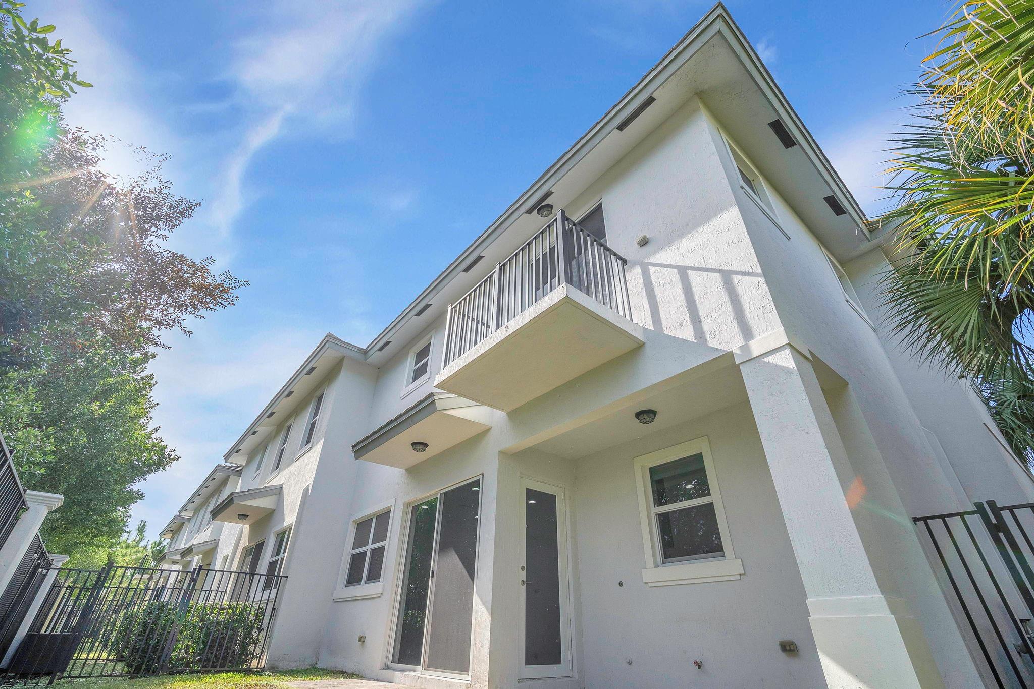 IN THE PINES - Residential Lease