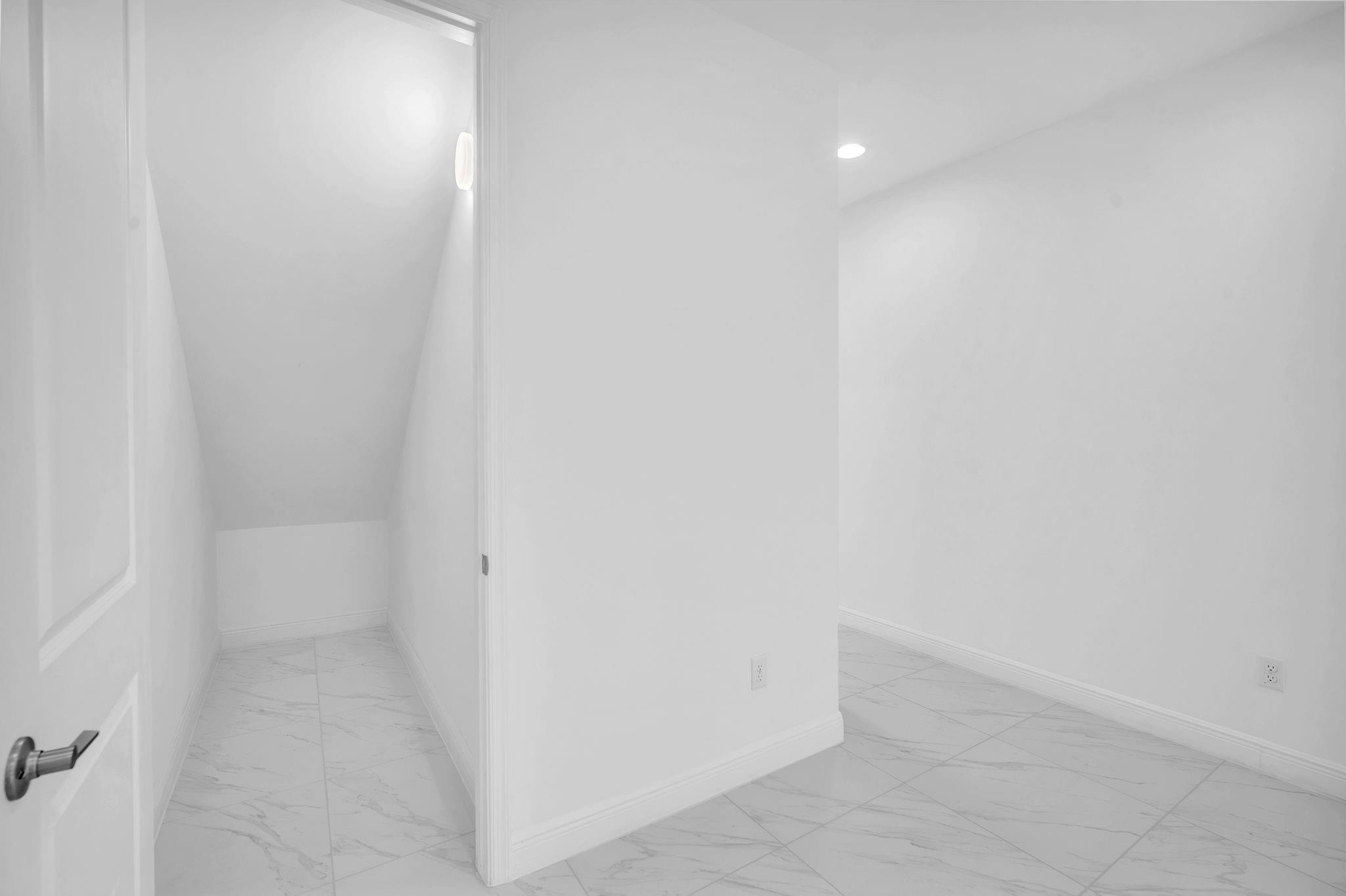 IN THE PINES - Residential Lease