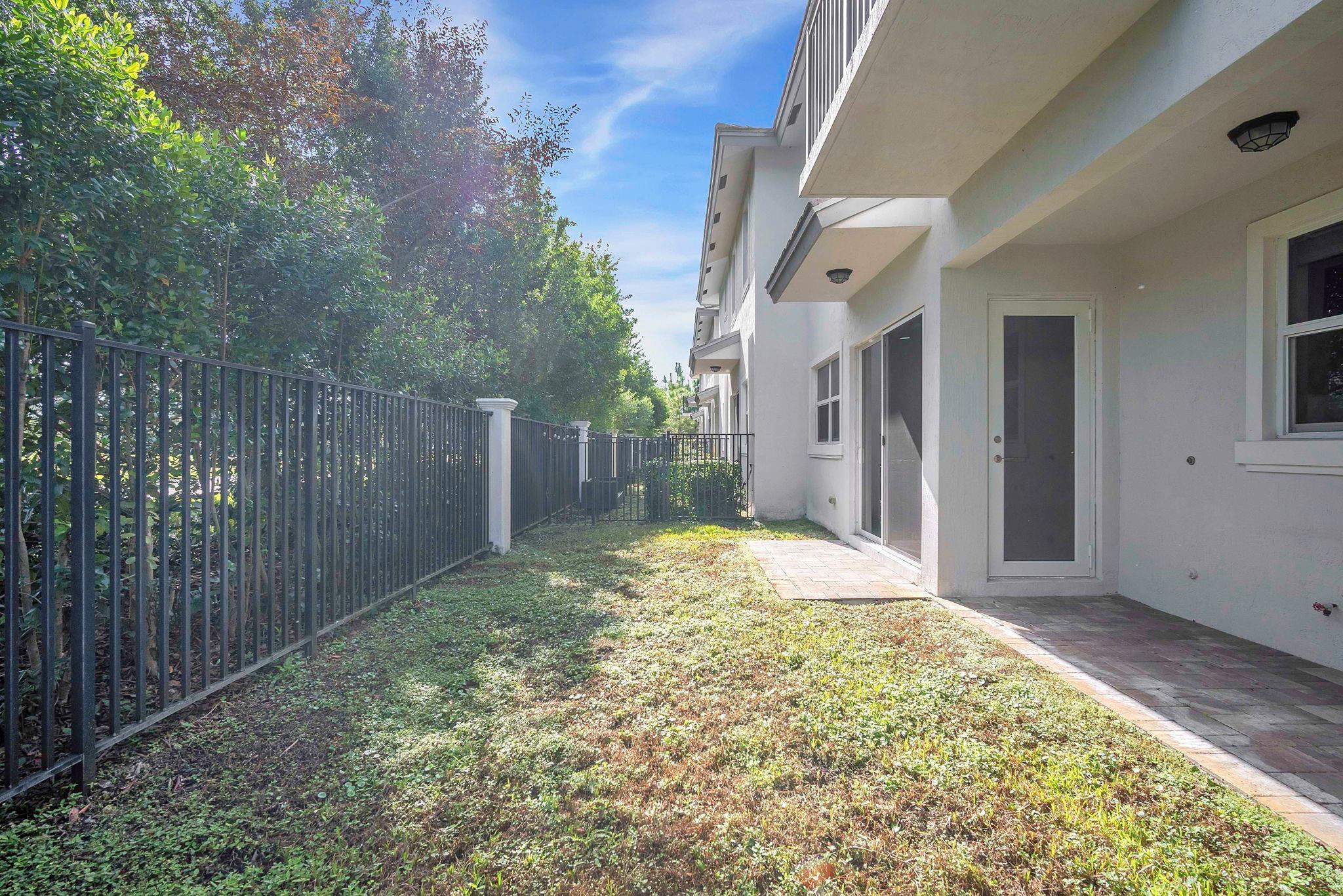 IN THE PINES - Residential Lease