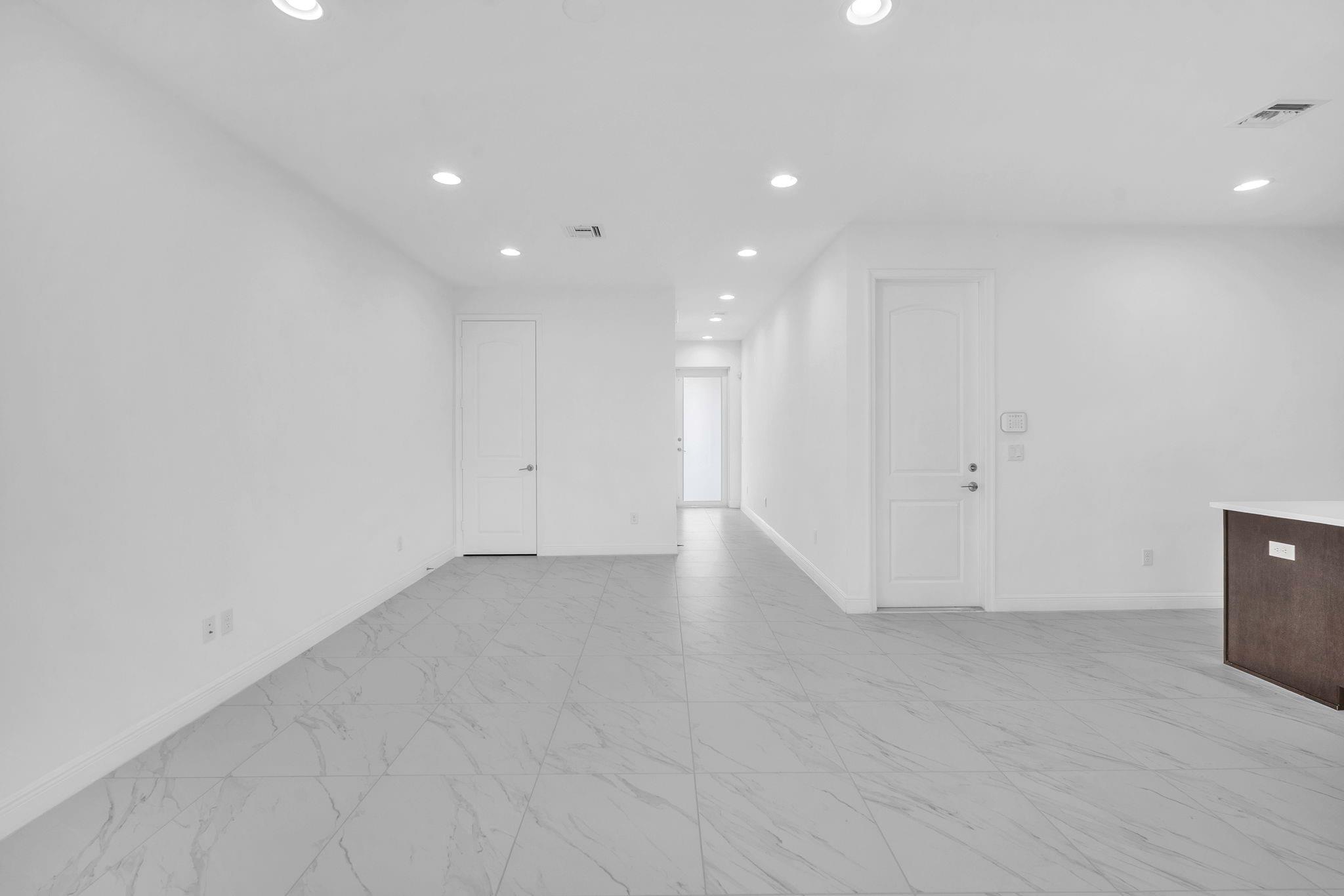 IN THE PINES - Residential Lease