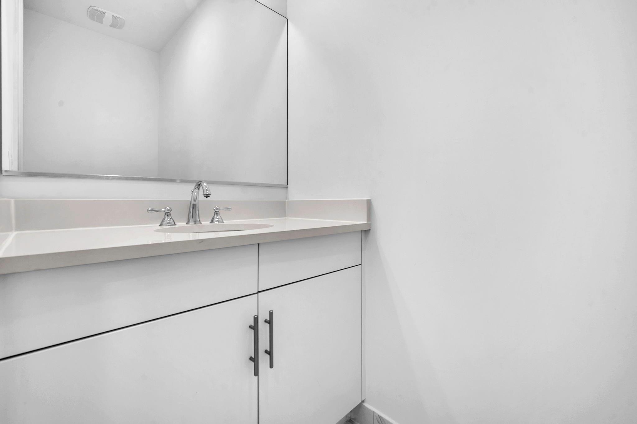 IN THE PINES - Residential Lease