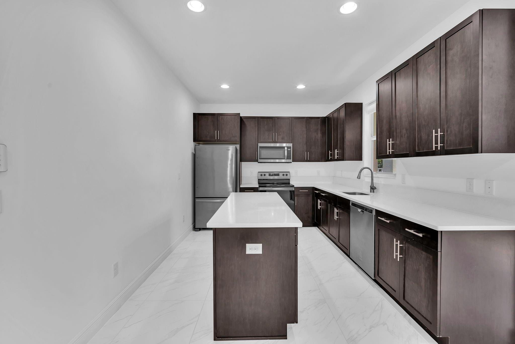 IN THE PINES - Residential Lease