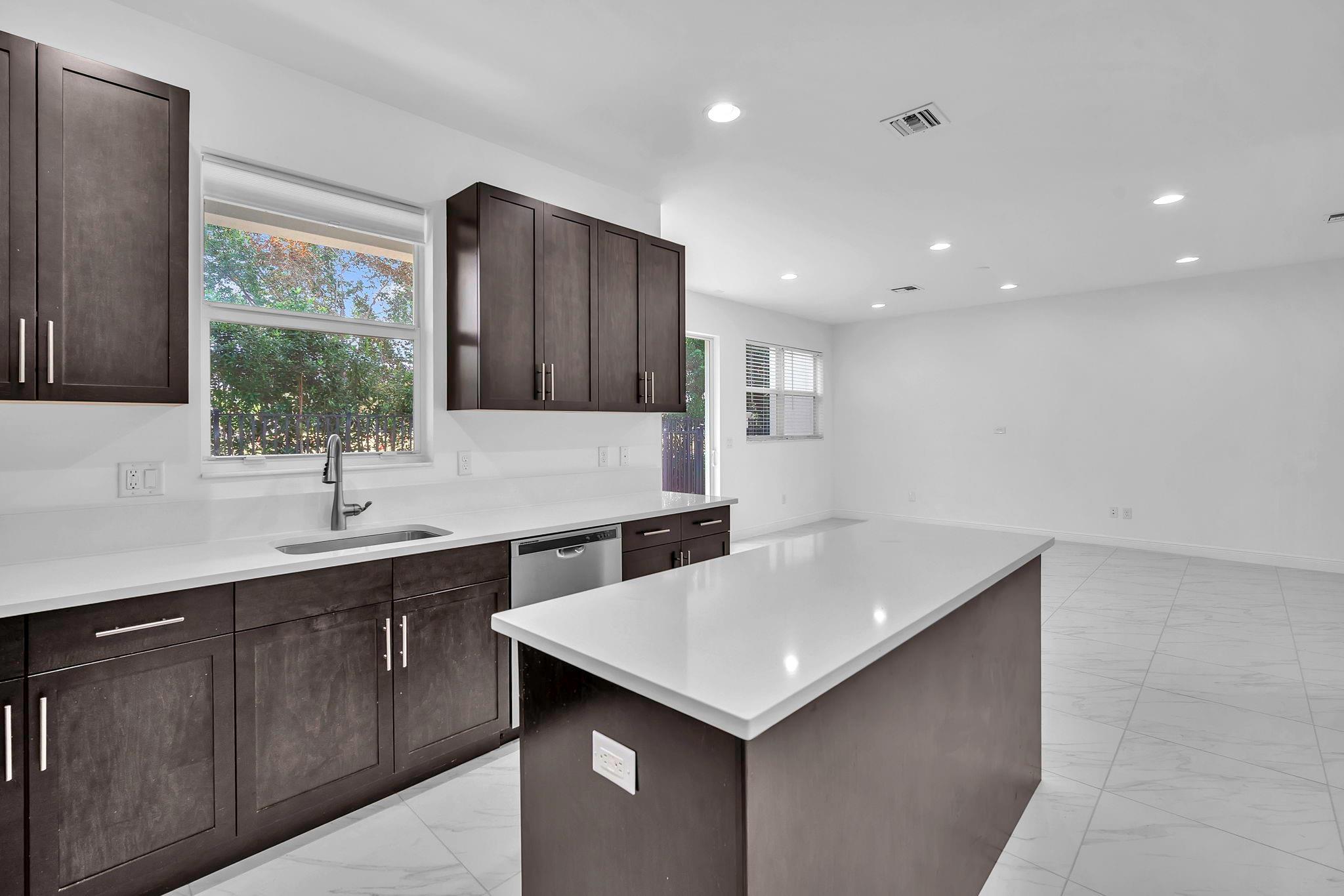 IN THE PINES - Residential Lease