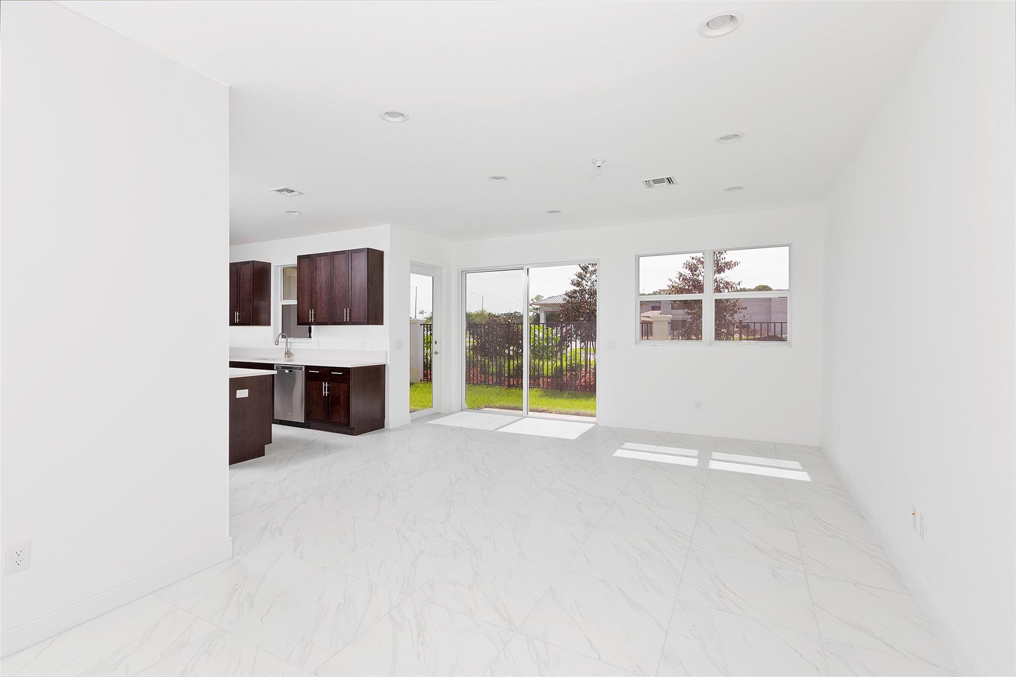 IN THE PINES - Residential Lease