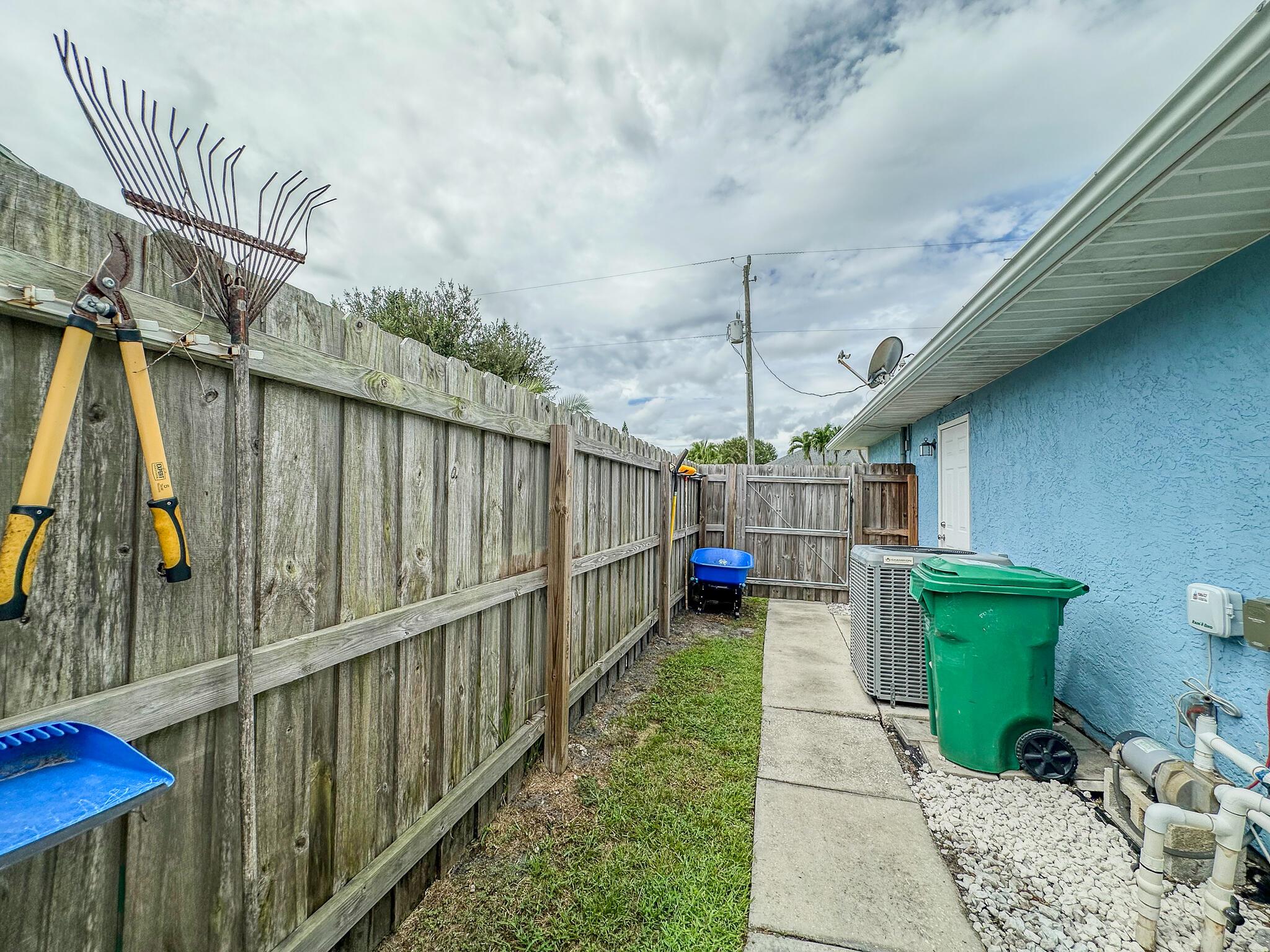 PORT ST LUCIE SECTION 40 - Residential