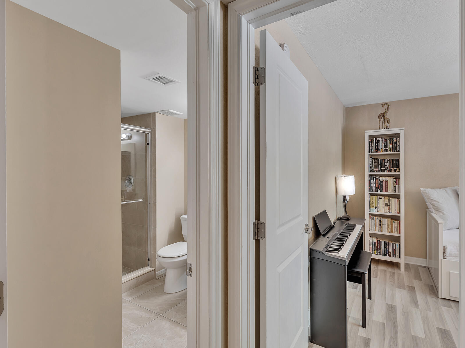 RACQUET CLUB APTS AT BONAVENTURE - Residential