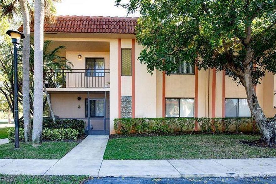 Immaculate 2bed, 2bath corner condo in Weston. Unit has updated bathrooms, brand new washer & dryer. Brand new laminate floors. Unit has a huge living area, large walk-in closet in Master Bedroom Plus Extra Closet Space. Freshly Painted. Screened porch, Storage Space. Easy to show by appointment only.