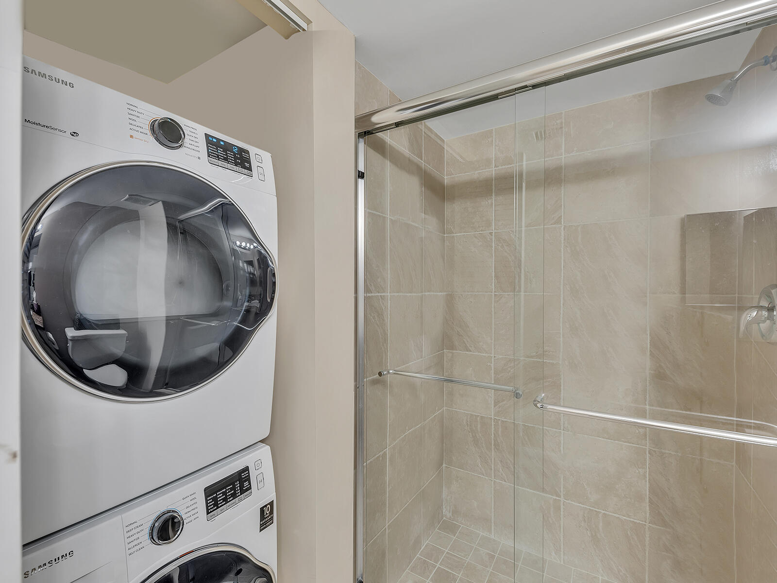 RACQUET CLUB APTS AT BONAVENTURE - Residential