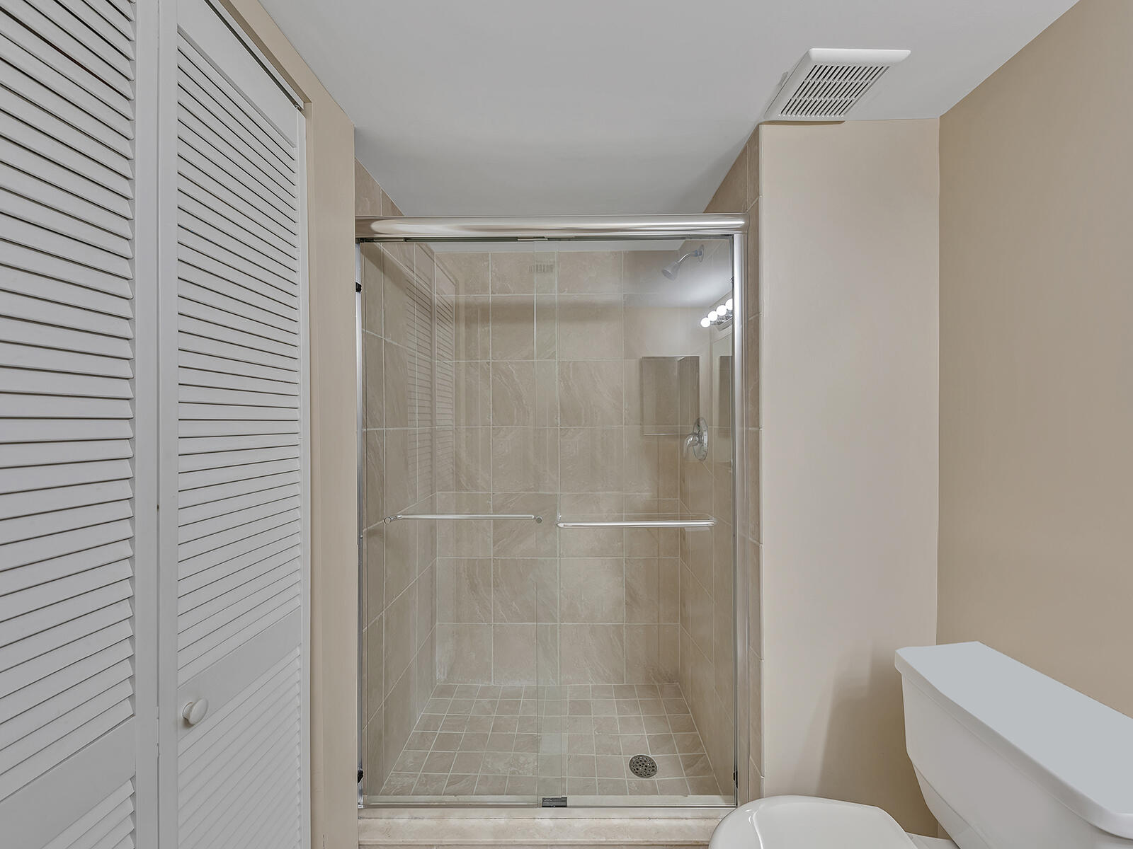 RACQUET CLUB APTS AT BONAVENTURE - Residential