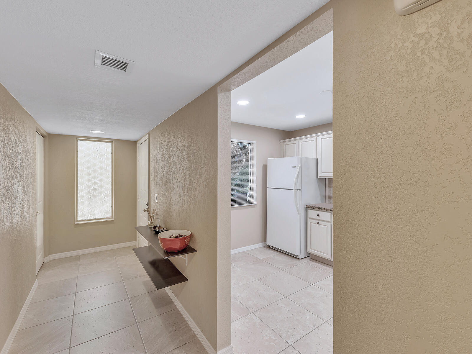 RACQUET CLUB APTS AT BONAVENTURE - Residential