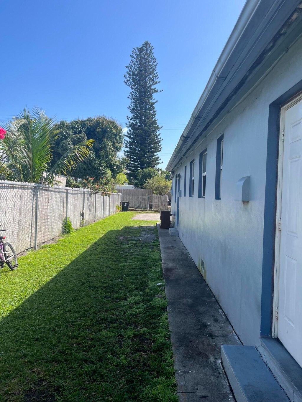 Photo of 530 S C Street W, Lake Worth Beach, FL 33460 (MLS # B26005654)