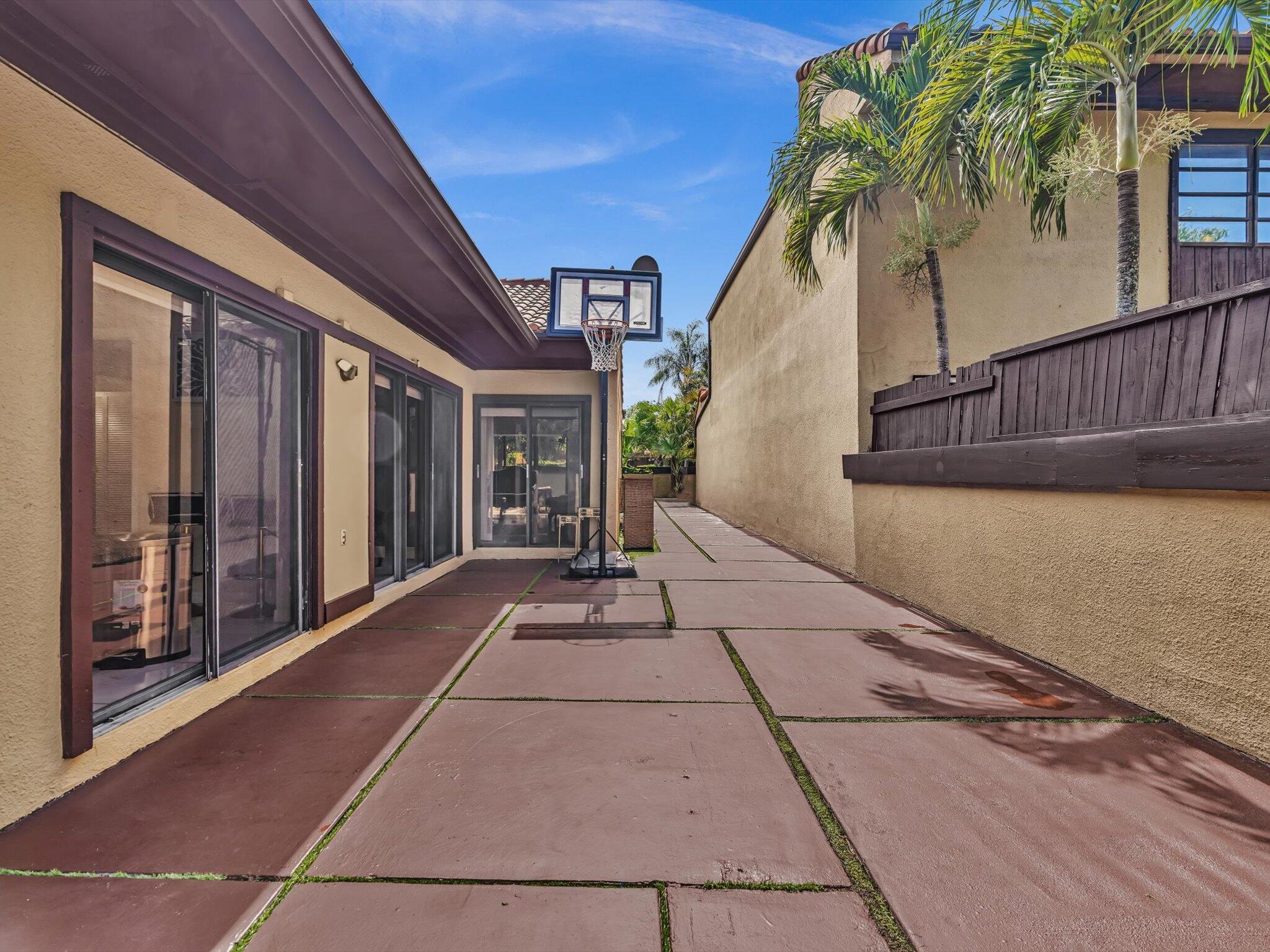 SKY LAKE VILLAS FIRST ADDN TO - Residential