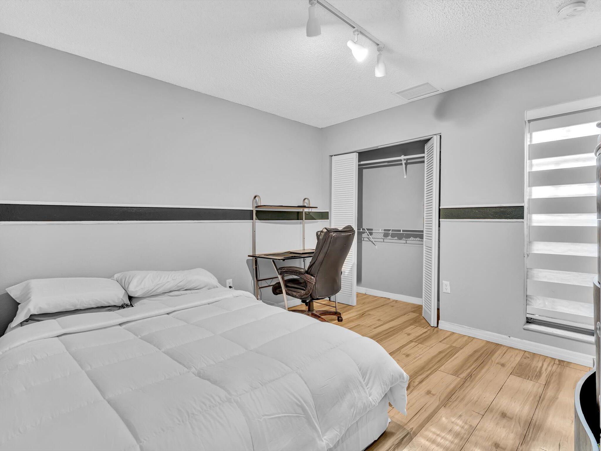 SKY LAKE VILLAS FIRST ADDN TO - Residential