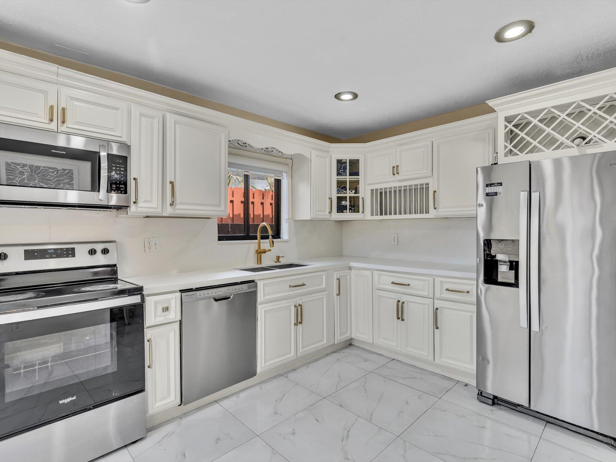 SKY LAKE VILLAS FIRST ADDN TO - Residential