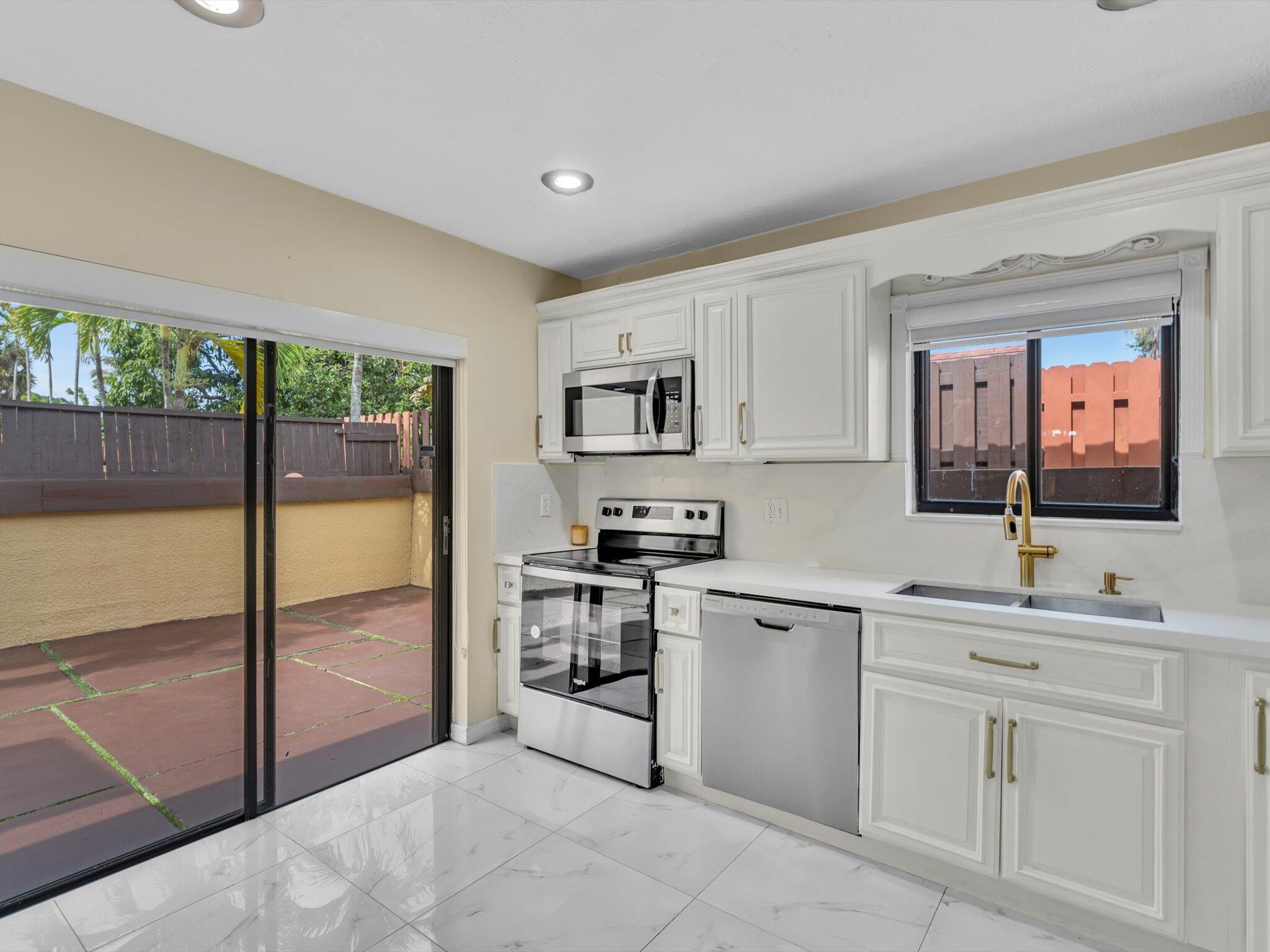 SKY LAKE VILLAS FIRST ADDN TO - Residential