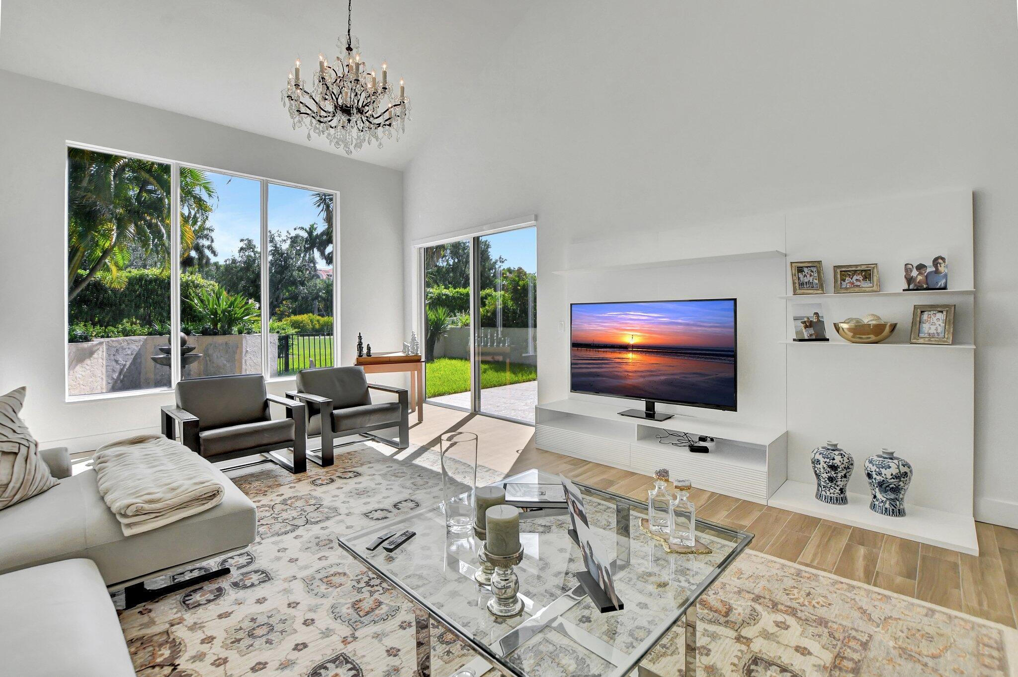 LOS RAYOS DE SOL - Residential Lease