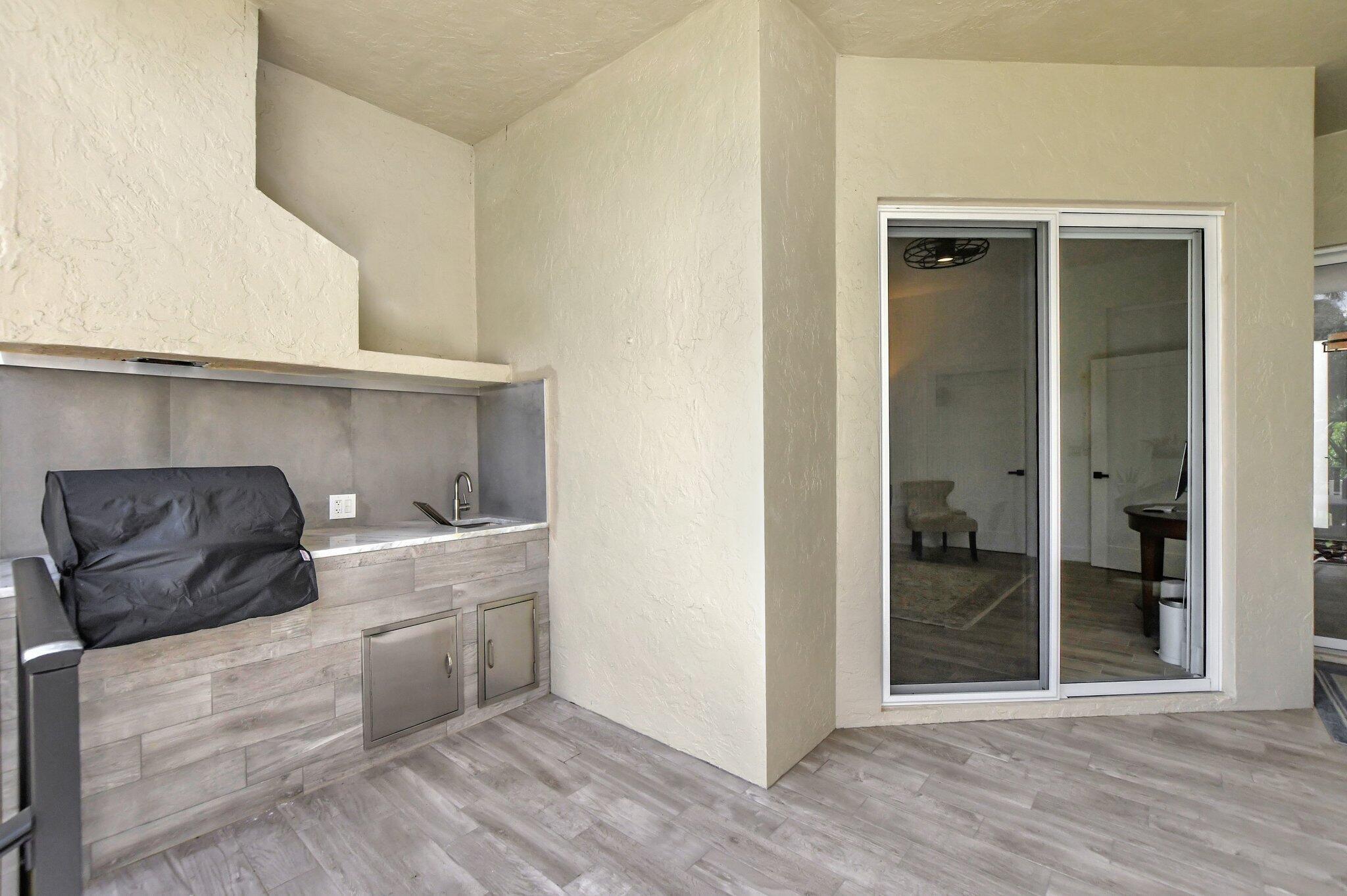 LOS RAYOS DE SOL - Residential Lease