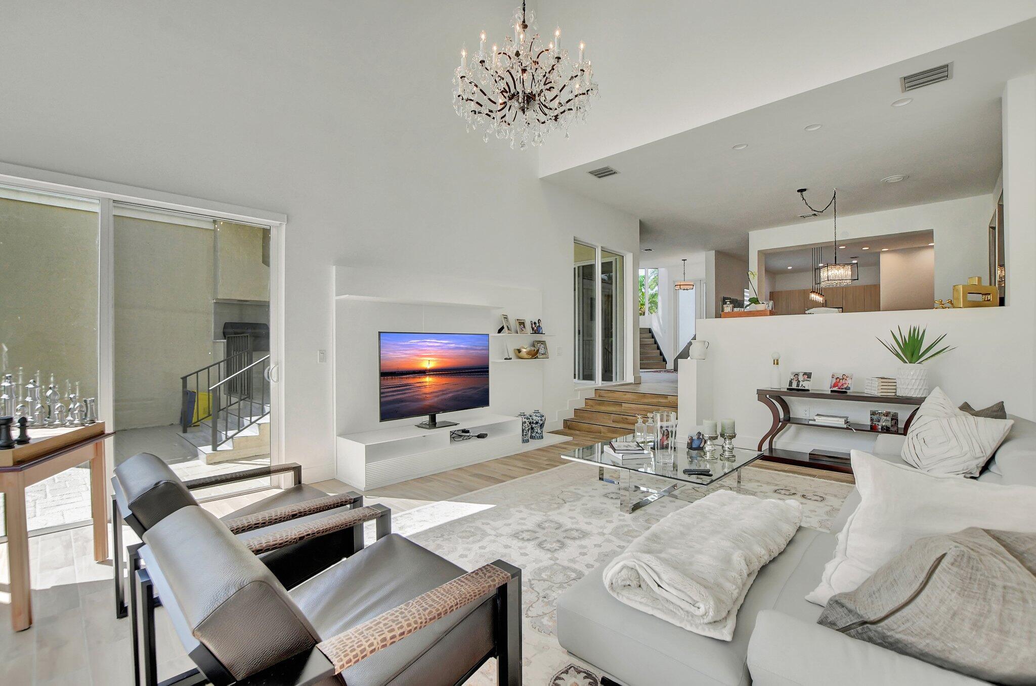 LOS RAYOS DE SOL - Residential Lease