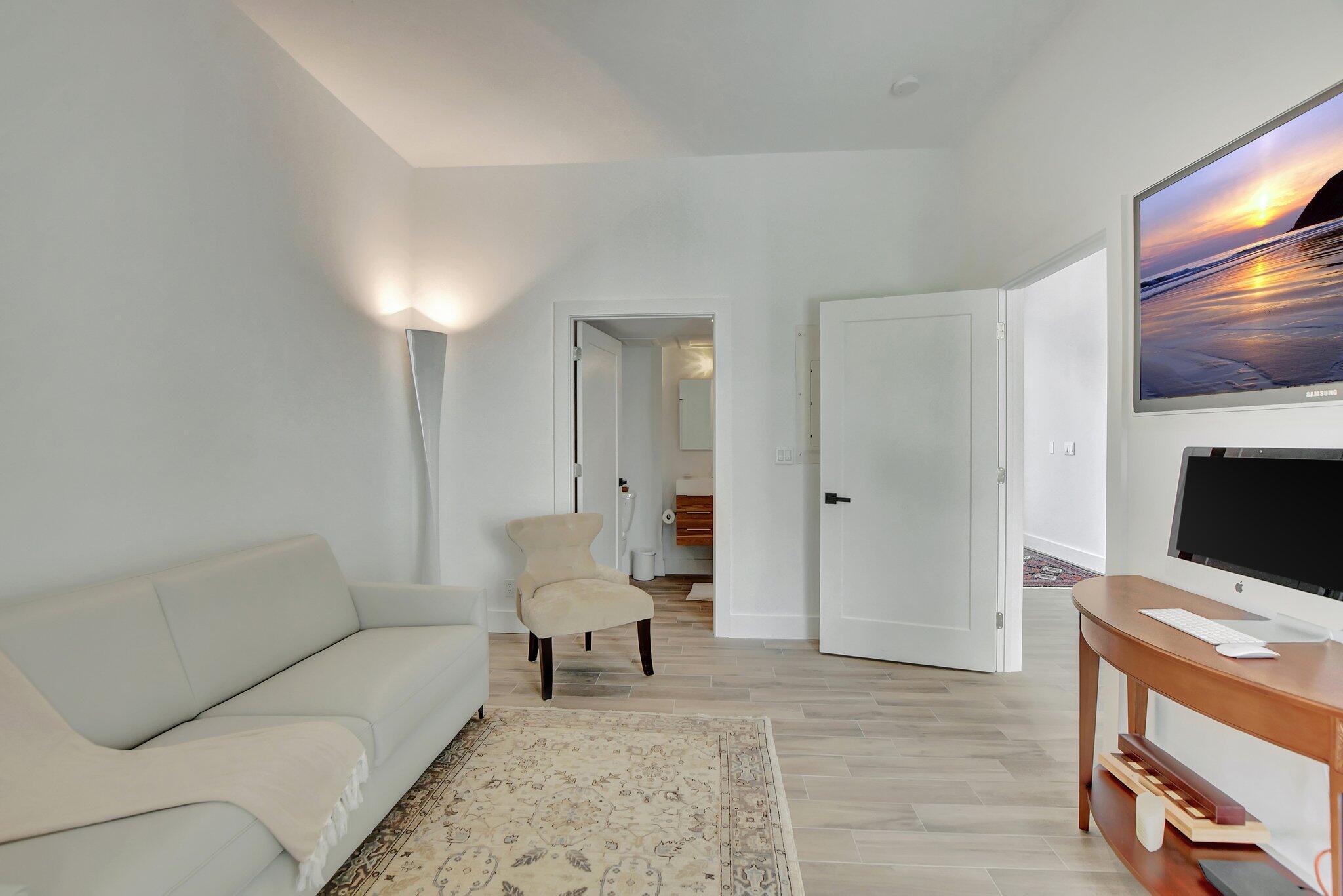 LOS RAYOS DE SOL - Residential Lease