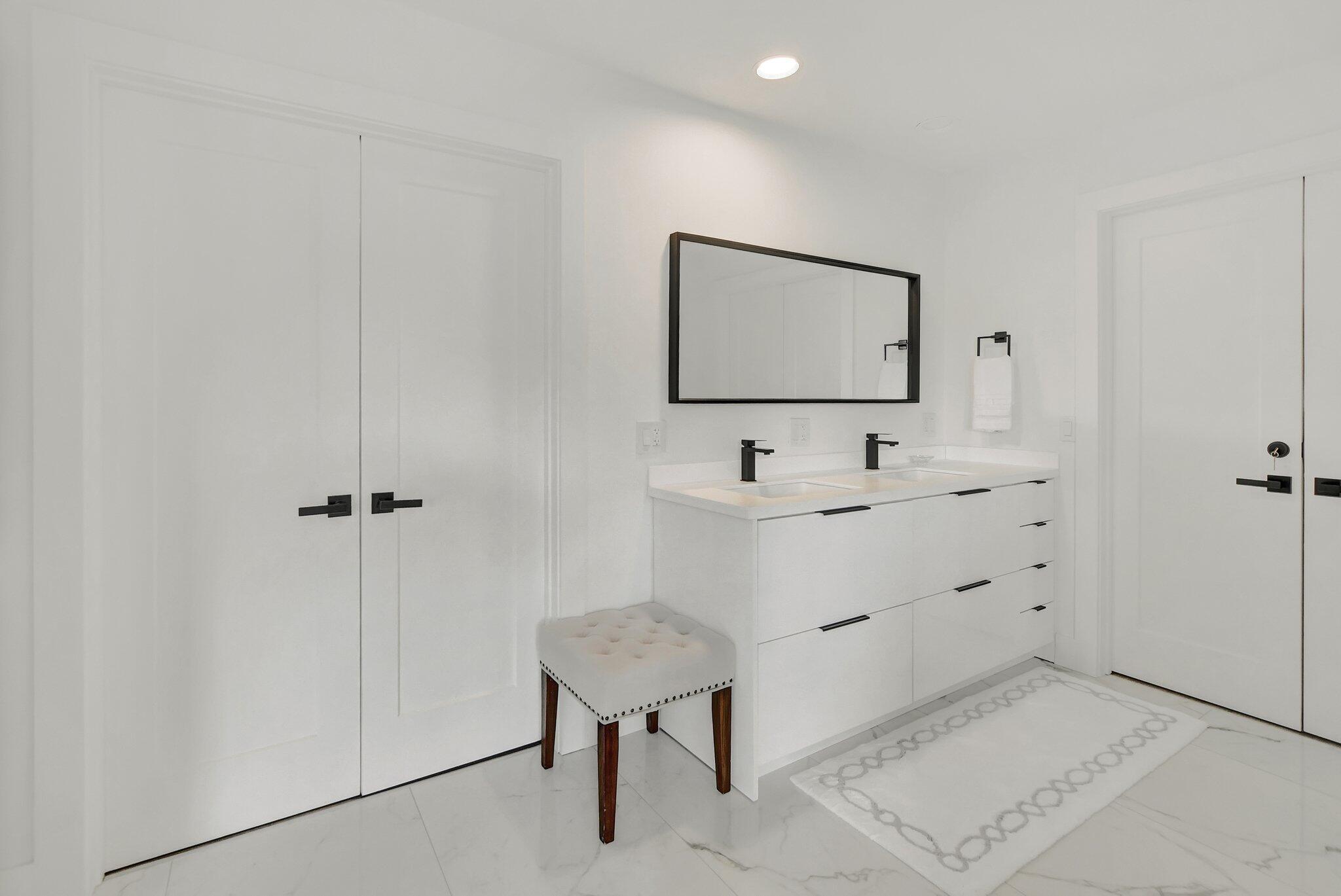 LOS RAYOS DE SOL - Residential Lease