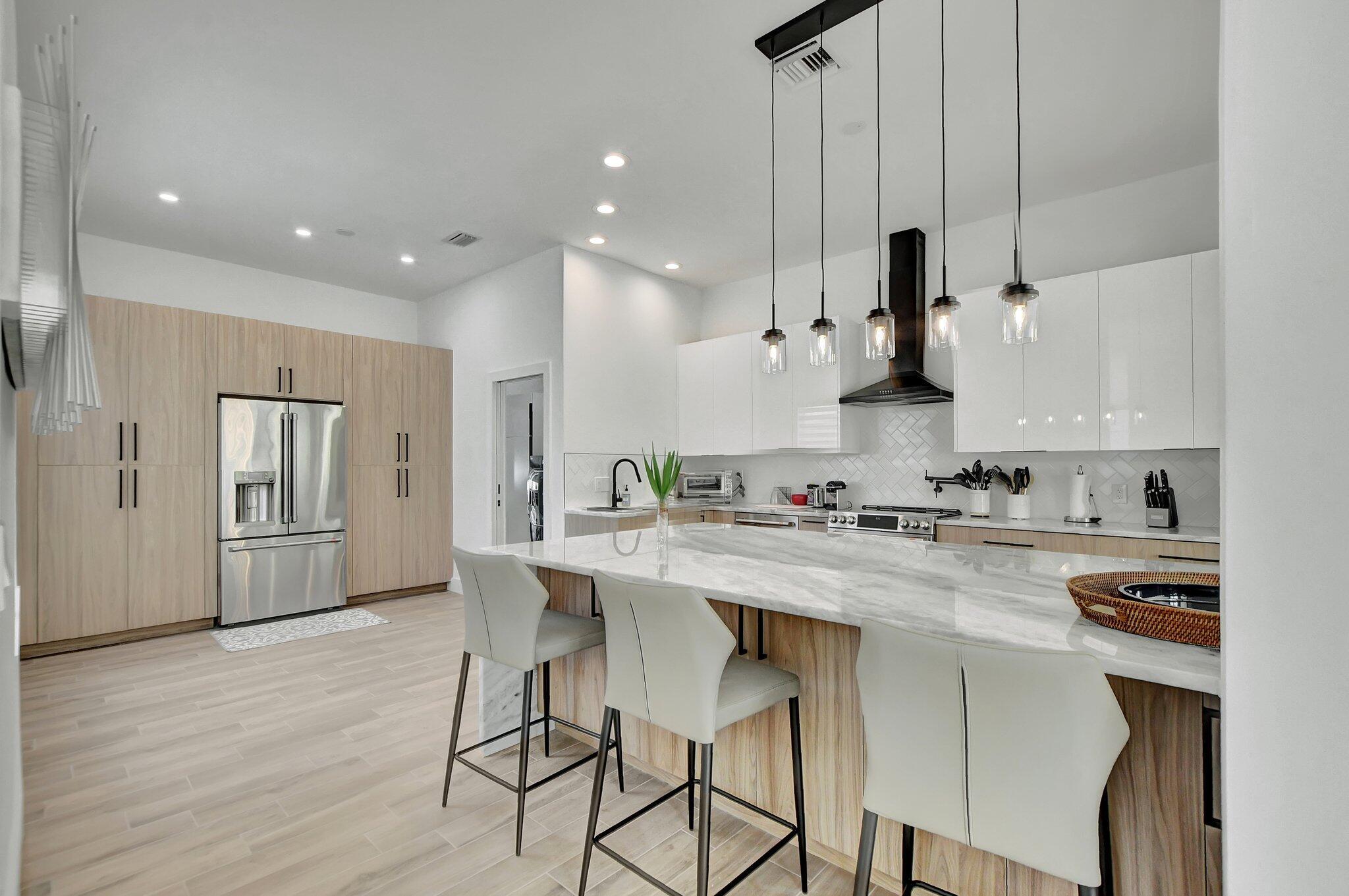 LOS RAYOS DE SOL - Residential Lease