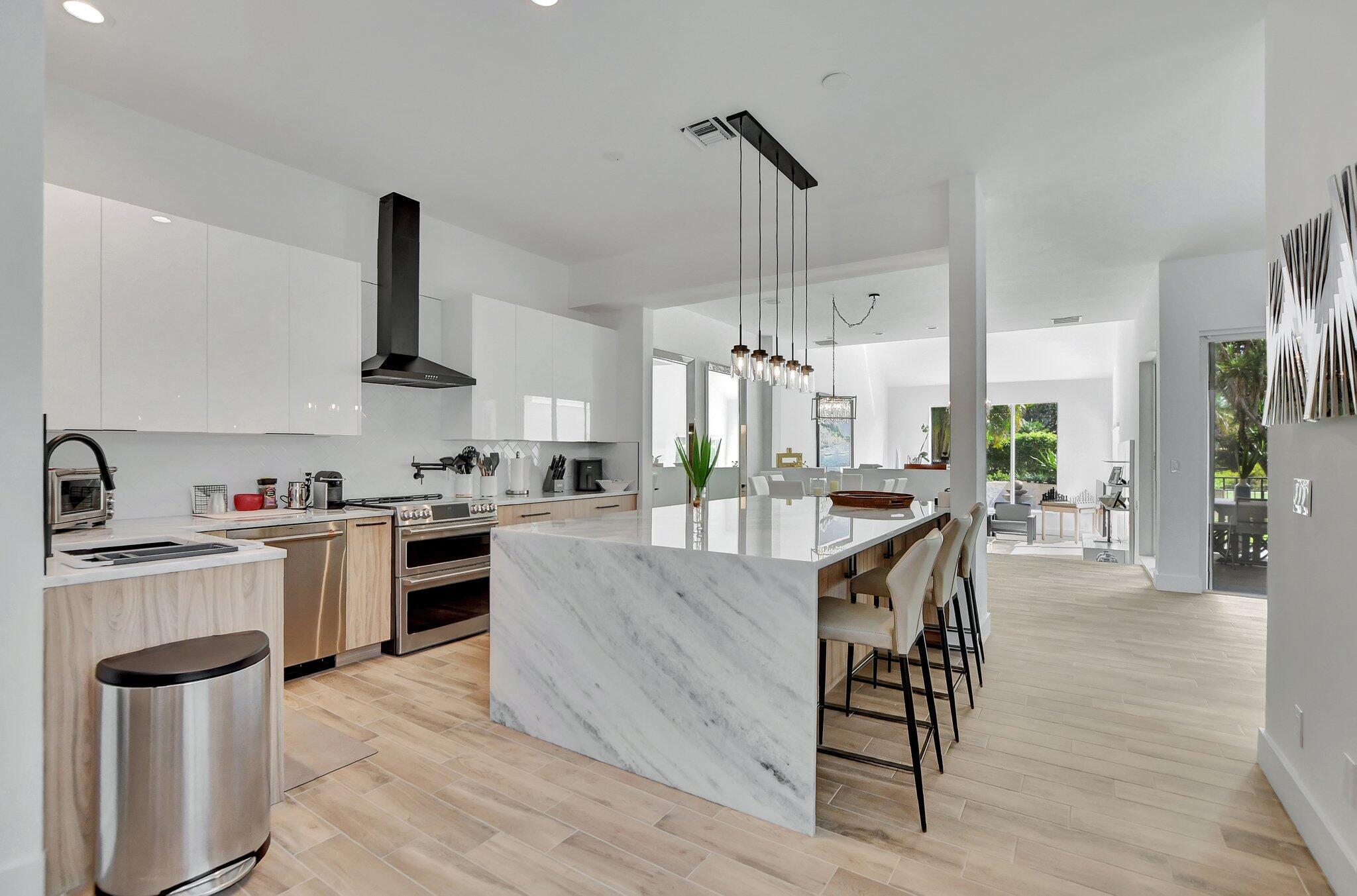 LOS RAYOS DE SOL - Residential Lease