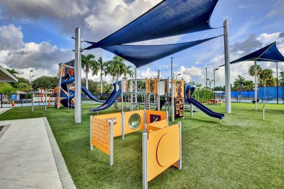 LOS RAYOS DE SOL - Residential Lease
