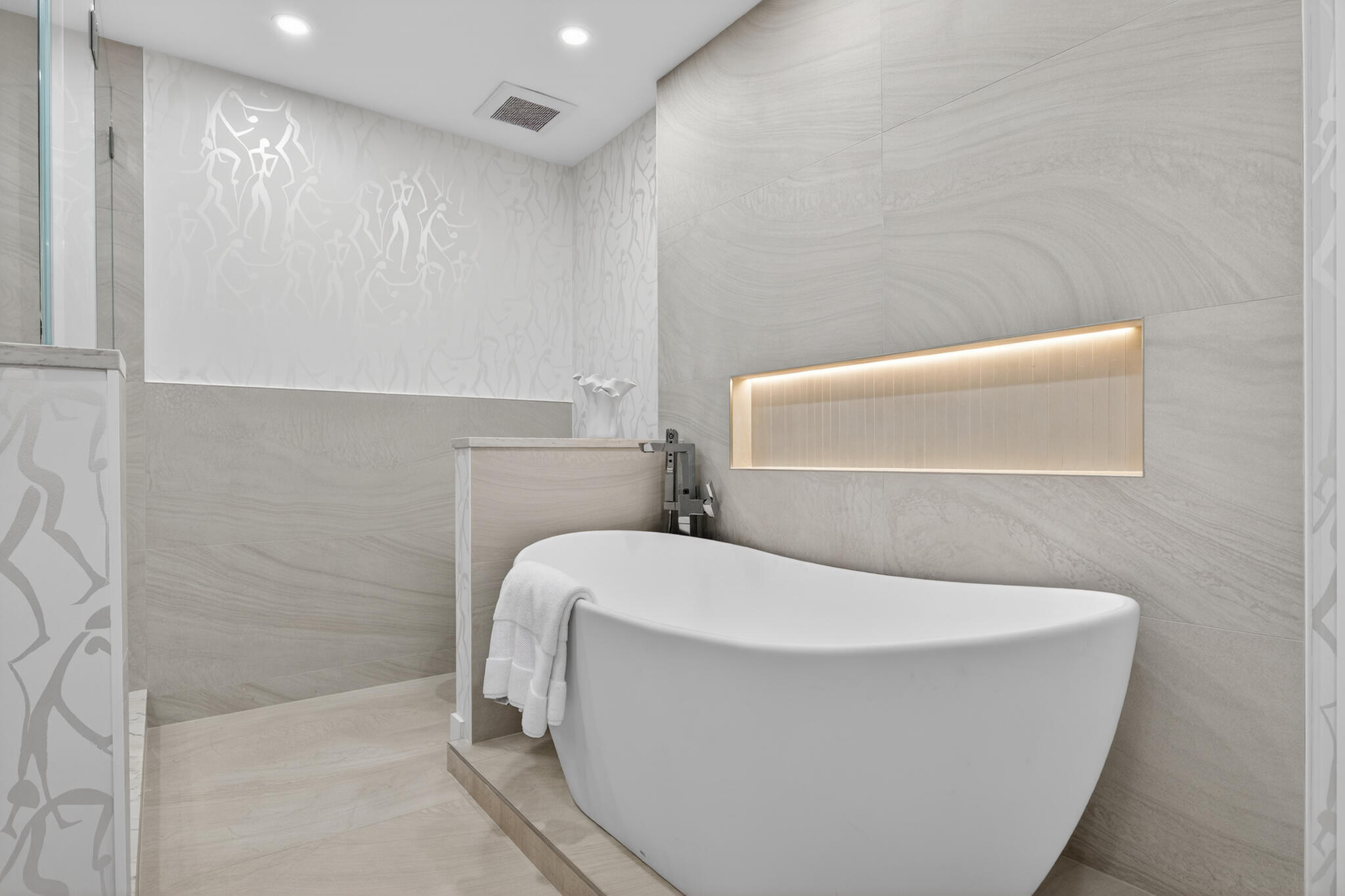 ONE ROYAL PALM WAY CONDO - Residential