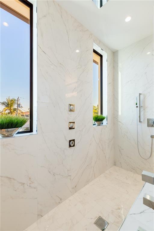 Lighthouse Point 6th Sec - Residential