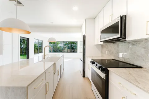 812 SE 9th Terrace, Deerfield Beach, FL MLS: F10497758