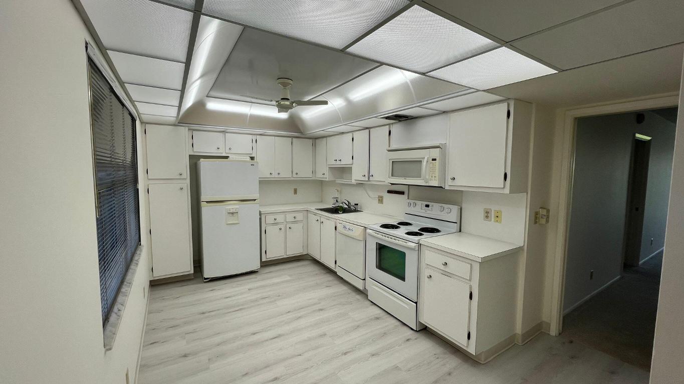 NO 104 PALM-AIRE COUNTRY CLUB - Residential Lease