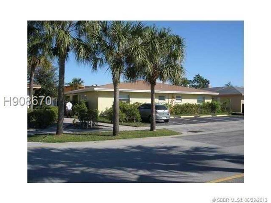VERY LARGE 3/2 UNIT IN A MULTY FAMILY IN LAUDERHILL - WITH WASHER AND DRYER INSIDE. FRESHLY PAINTED, READY TO MOVE IN