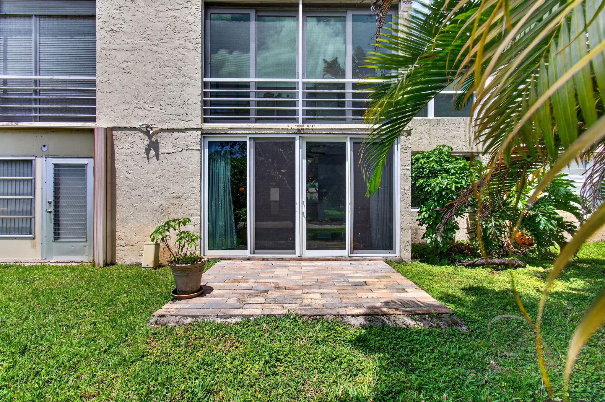 VILLAGES OF ORIOLE ABBEY CONDO - Residential