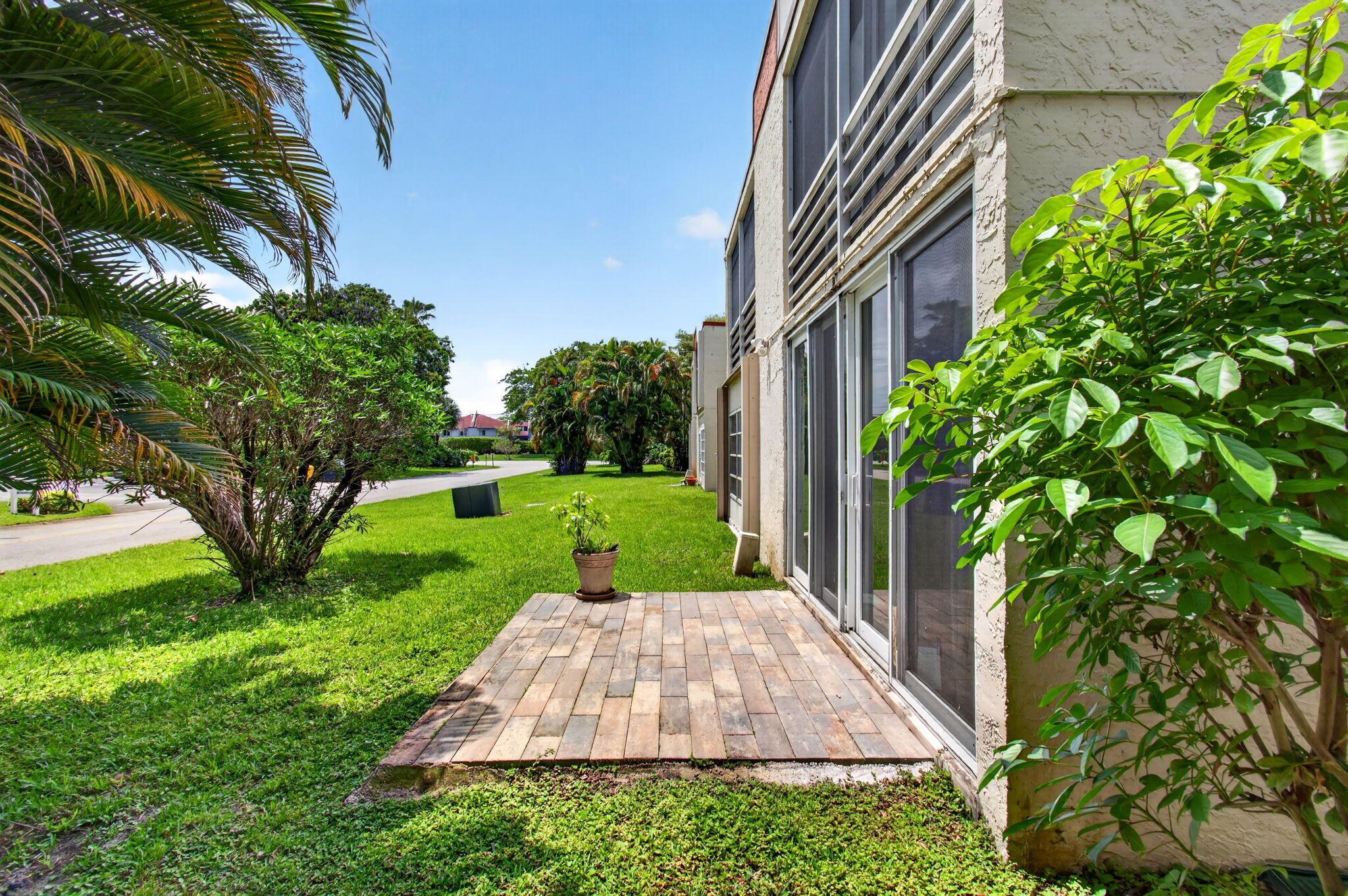 VILLAGES OF ORIOLE ABBEY CONDO - Residential