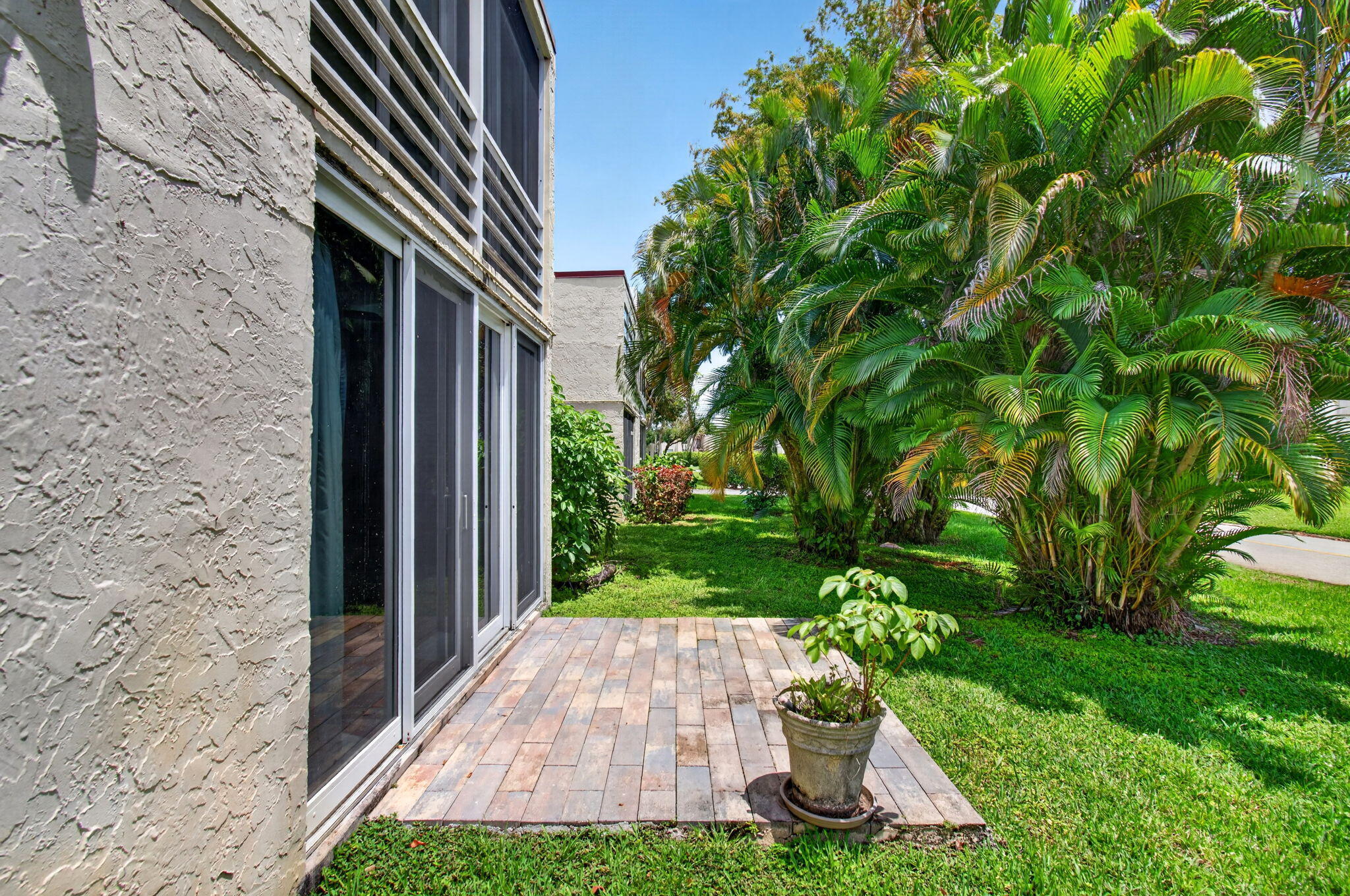 VILLAGES OF ORIOLE ABBEY CONDO - Residential