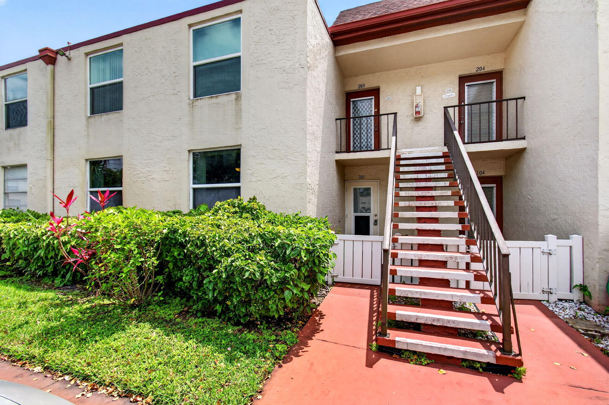 VILLAGES OF ORIOLE ABBEY CONDO - Residential