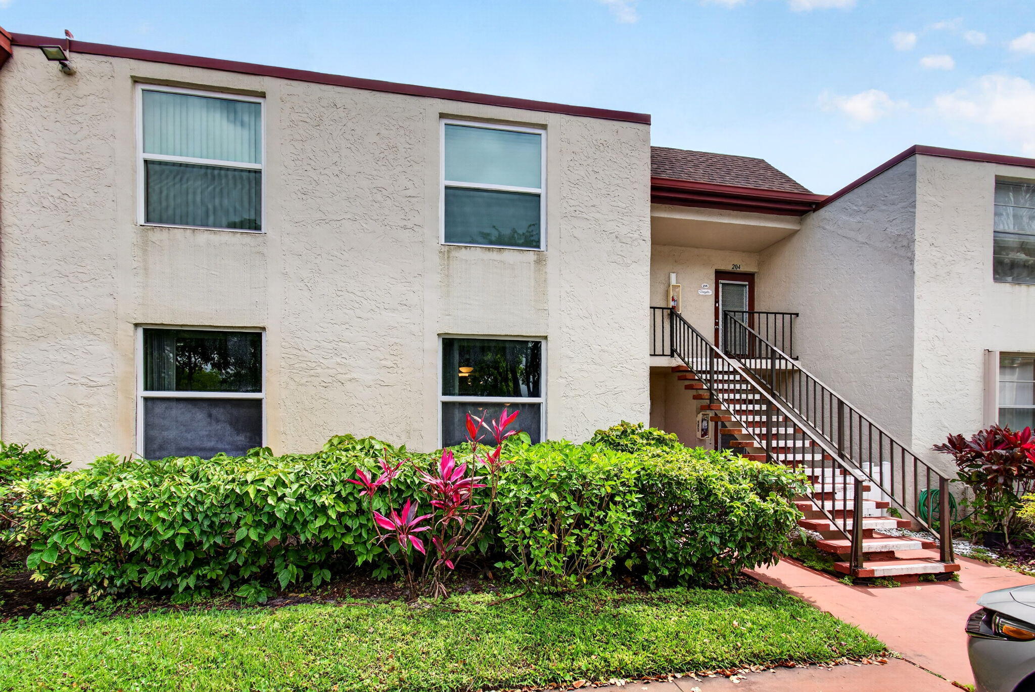 VILLAGES OF ORIOLE ABBEY CONDO - Residential