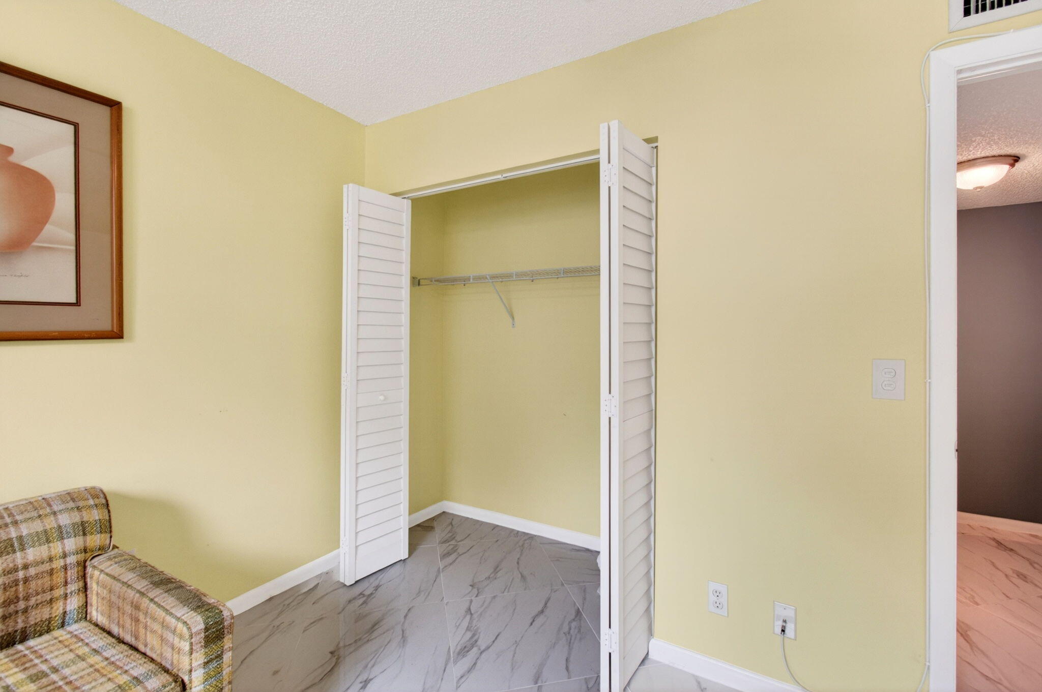 VILLAGES OF ORIOLE ABBEY CONDO - Residential