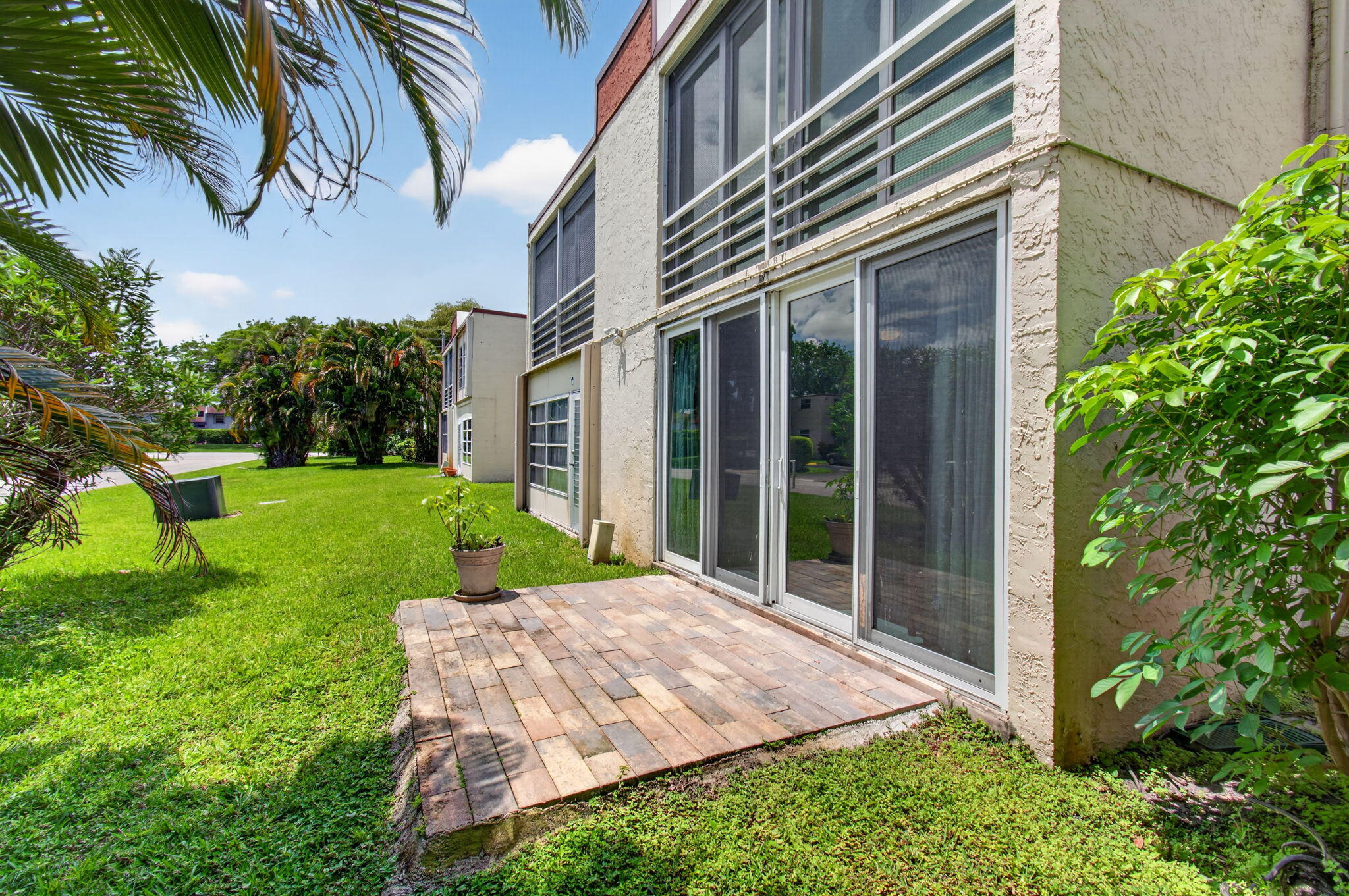 VILLAGES OF ORIOLE ABBEY CONDO - Residential