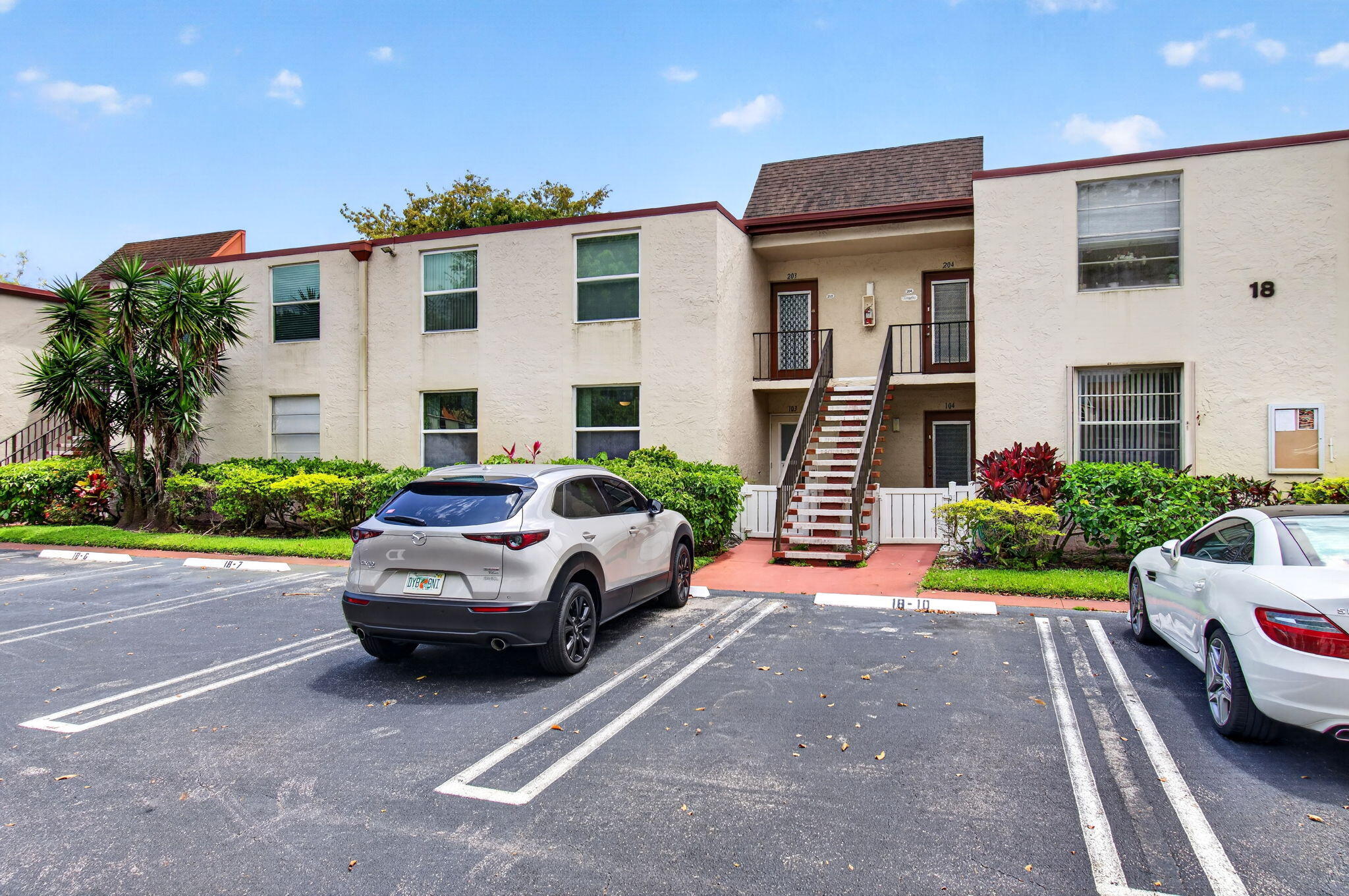 VILLAGES OF ORIOLE ABBEY CONDO - Residential