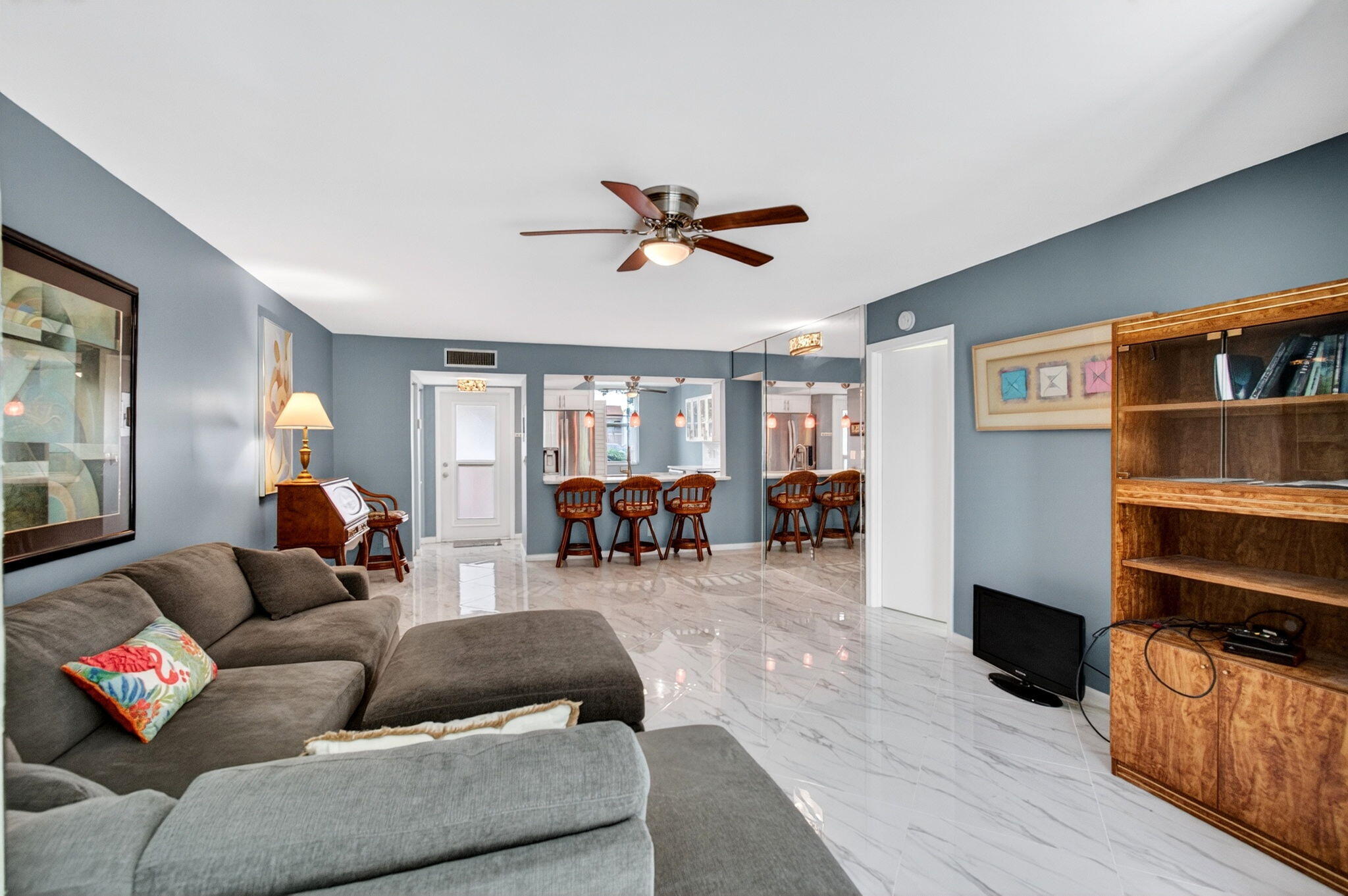 VILLAGES OF ORIOLE ABBEY CONDO - Residential