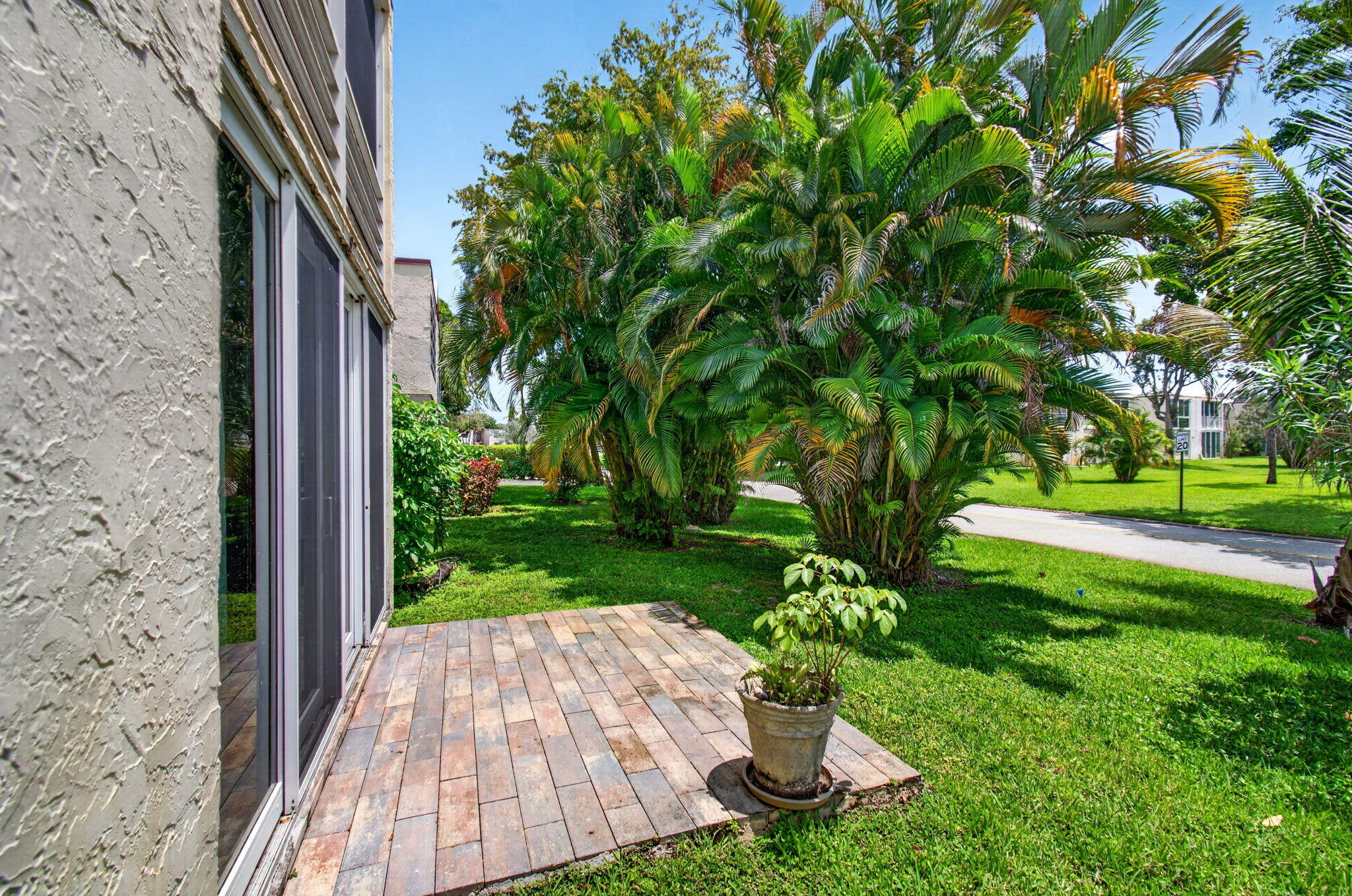 VILLAGES OF ORIOLE ABBEY CONDO - Residential