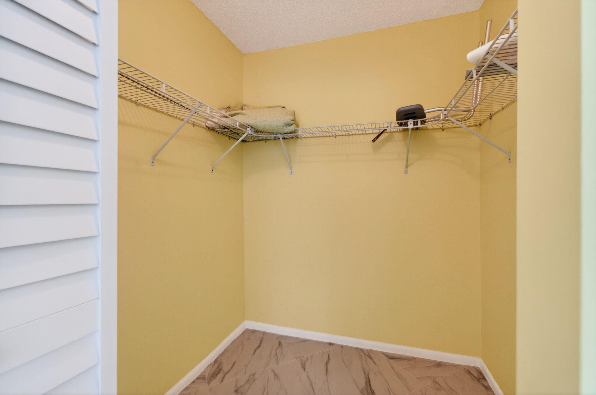 VILLAGES OF ORIOLE ABBEY CONDO - Residential