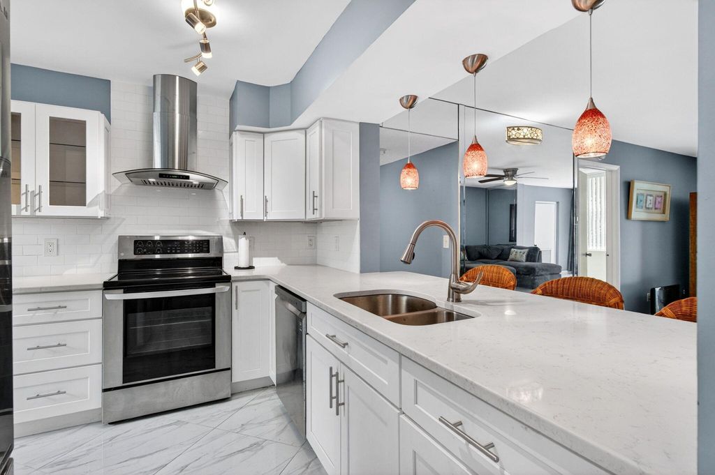 Photo of 18 Willowbrook Lane #103, Delray Beach, FL 33446 (MLS # B26018214)