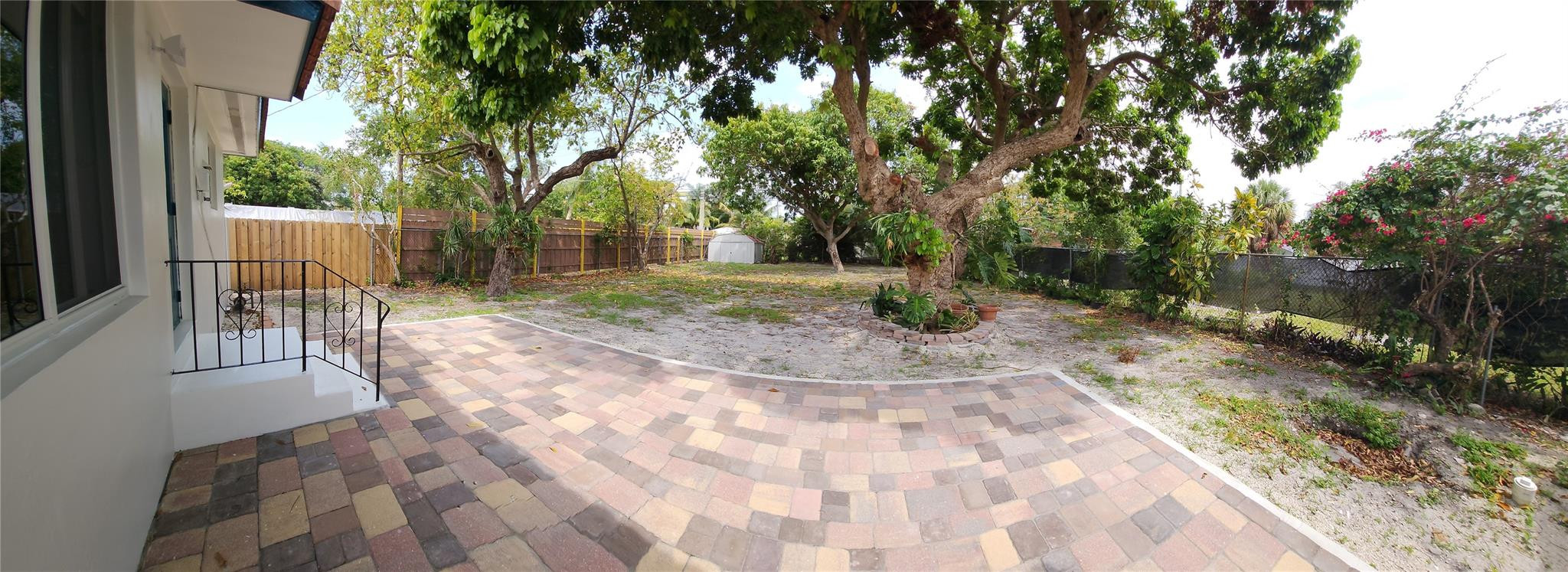 HOLLYWOOD LITTLE RANCHES - Residential Lease