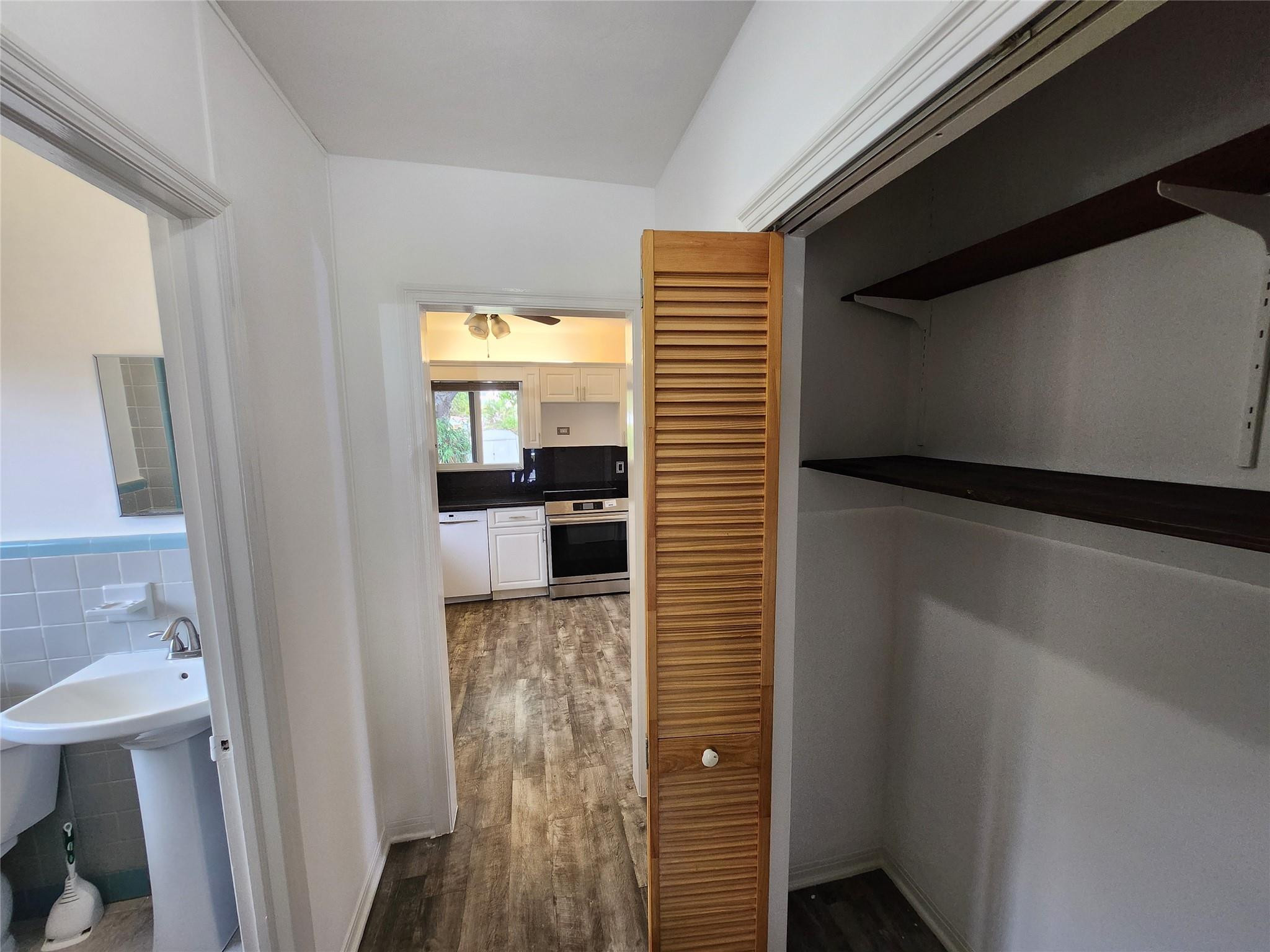 HOLLYWOOD LITTLE RANCHES - Residential Lease